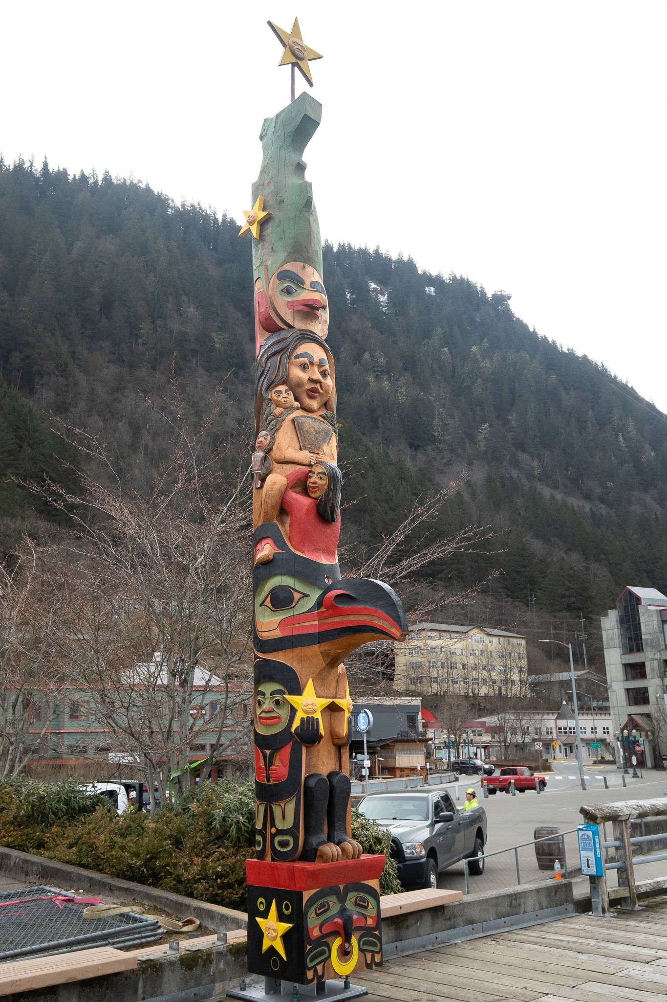 Tlingit artist Mick Beasley's L'uknax.adi totem pole dedication