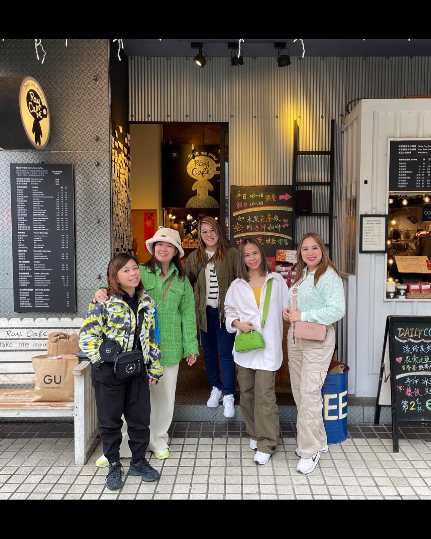 Ray Cafe - 可愛的旅人😊😊 #冰滴咖啡 #燕麥奶拿鐵 #燕麥奶 #比利時鬆餅 #手沖咖啡 #東區咖啡廳... | Facebook