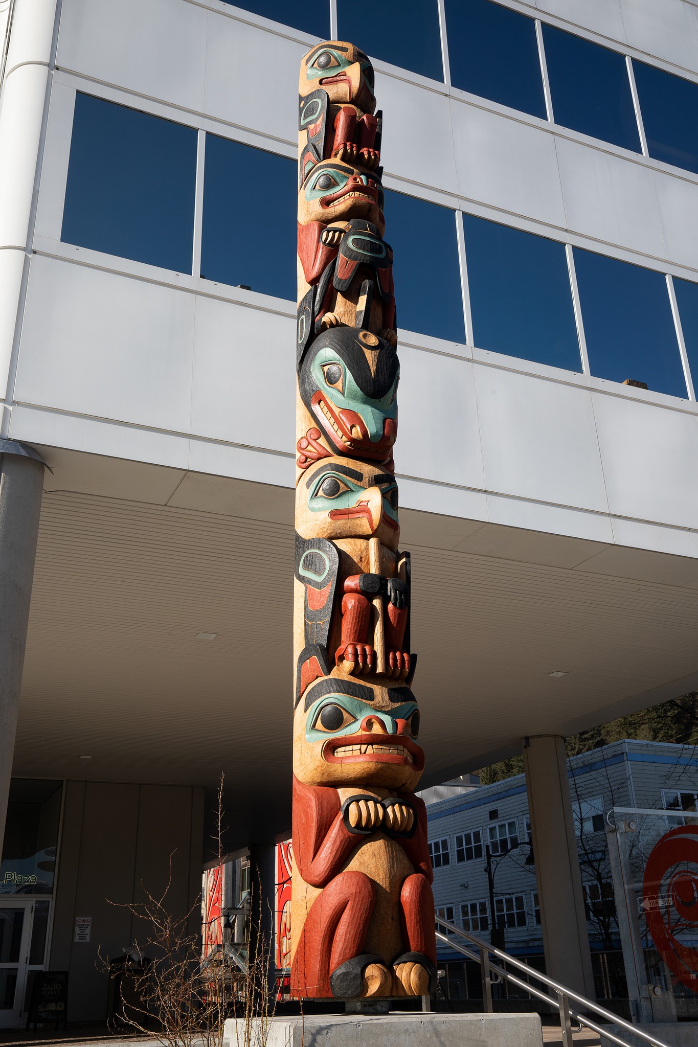 Tlingit artist Mick Beasley's L'uknax.adi totem pole dedication