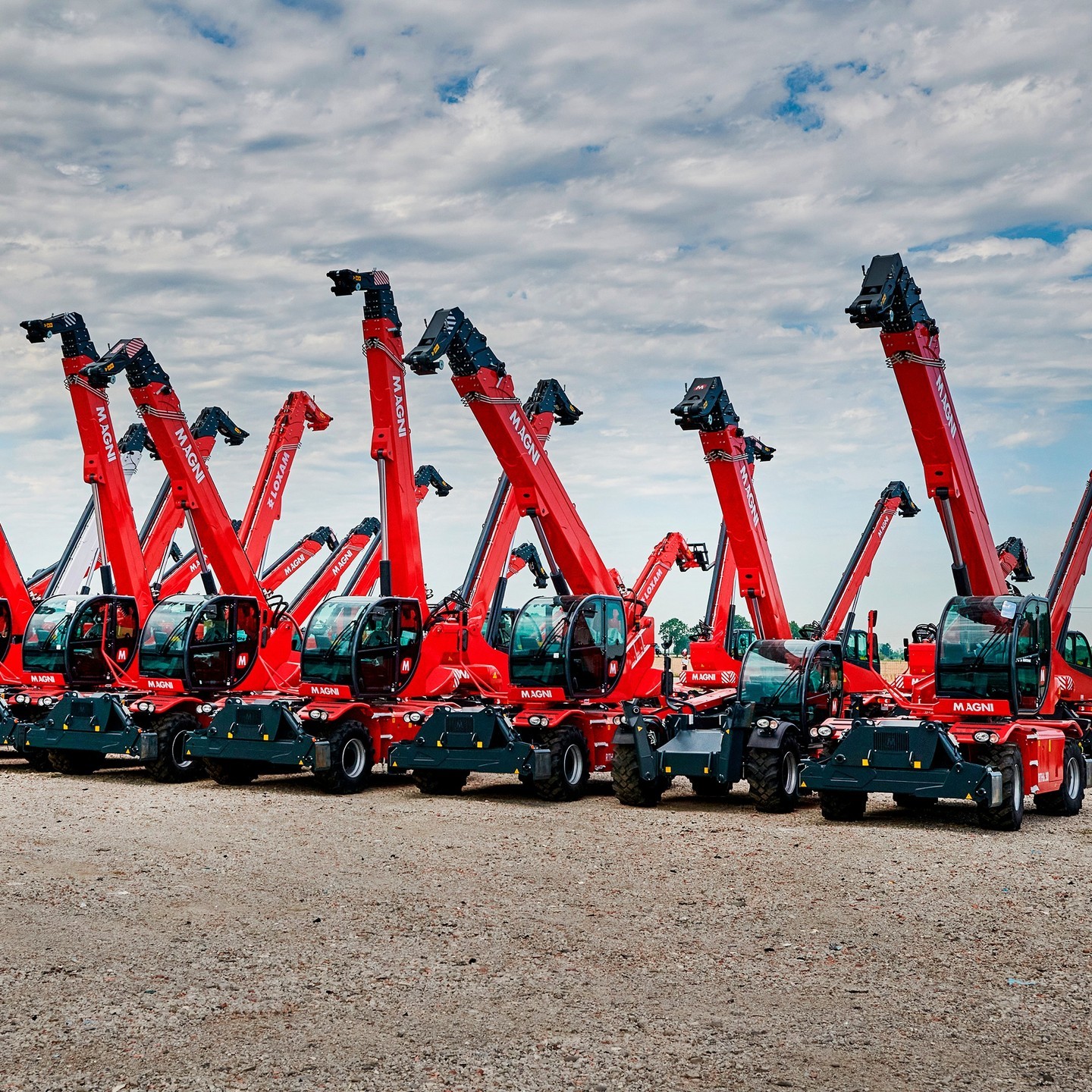 🇬🇧 A range of machines... - Magni Telescopic Handlers
