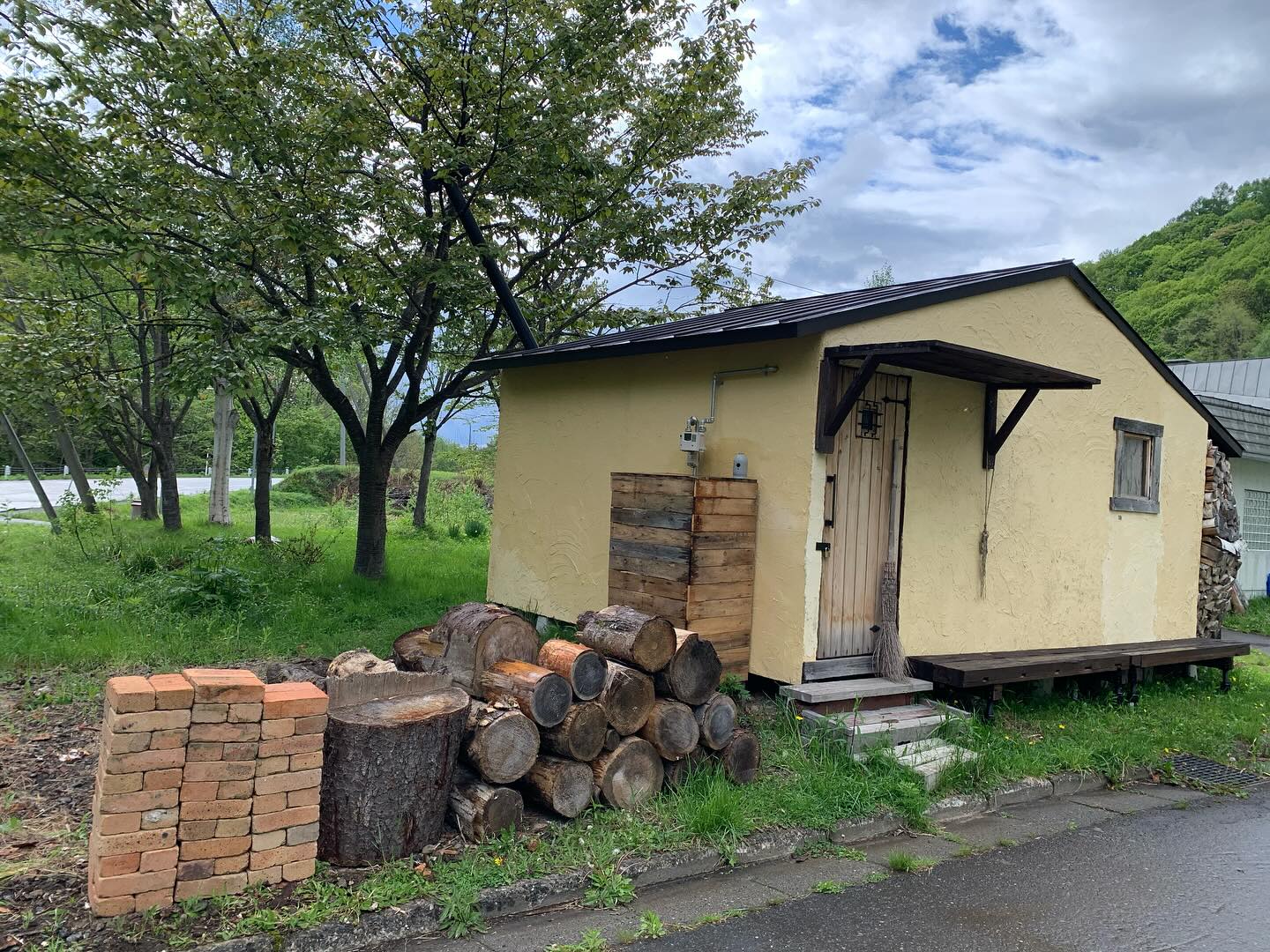今週は夫氏と共に工房の周り、納屋をちょっとお片付け！ before 撮って 