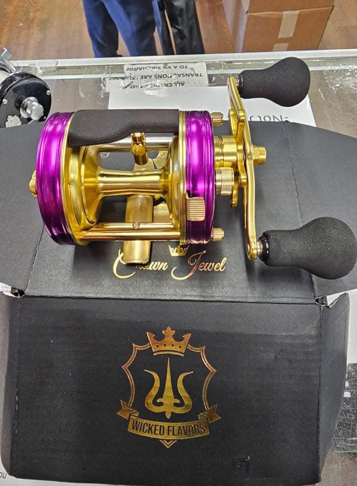 baitcasting reels under 50 Bates Salty Hundo'50 7.11 / Left Abu Garcia 10212 - Recoger con:Izquierda The Chaos Round Reel subseries:Abu_Garcia_Gen_Ike
