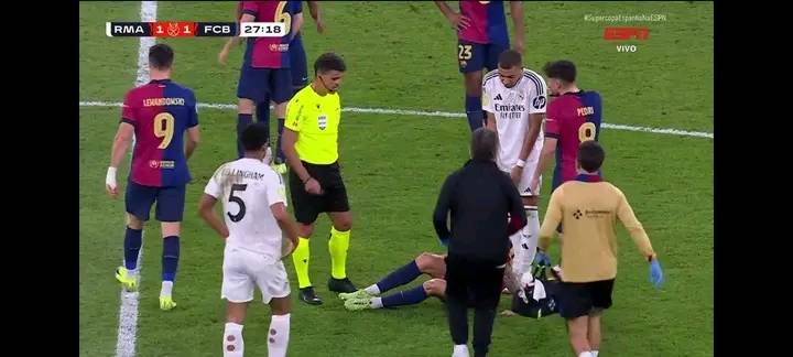Fc - Gil Manzano sem saber o que fazer, mostra Cartão amarelo ao Inigo ...