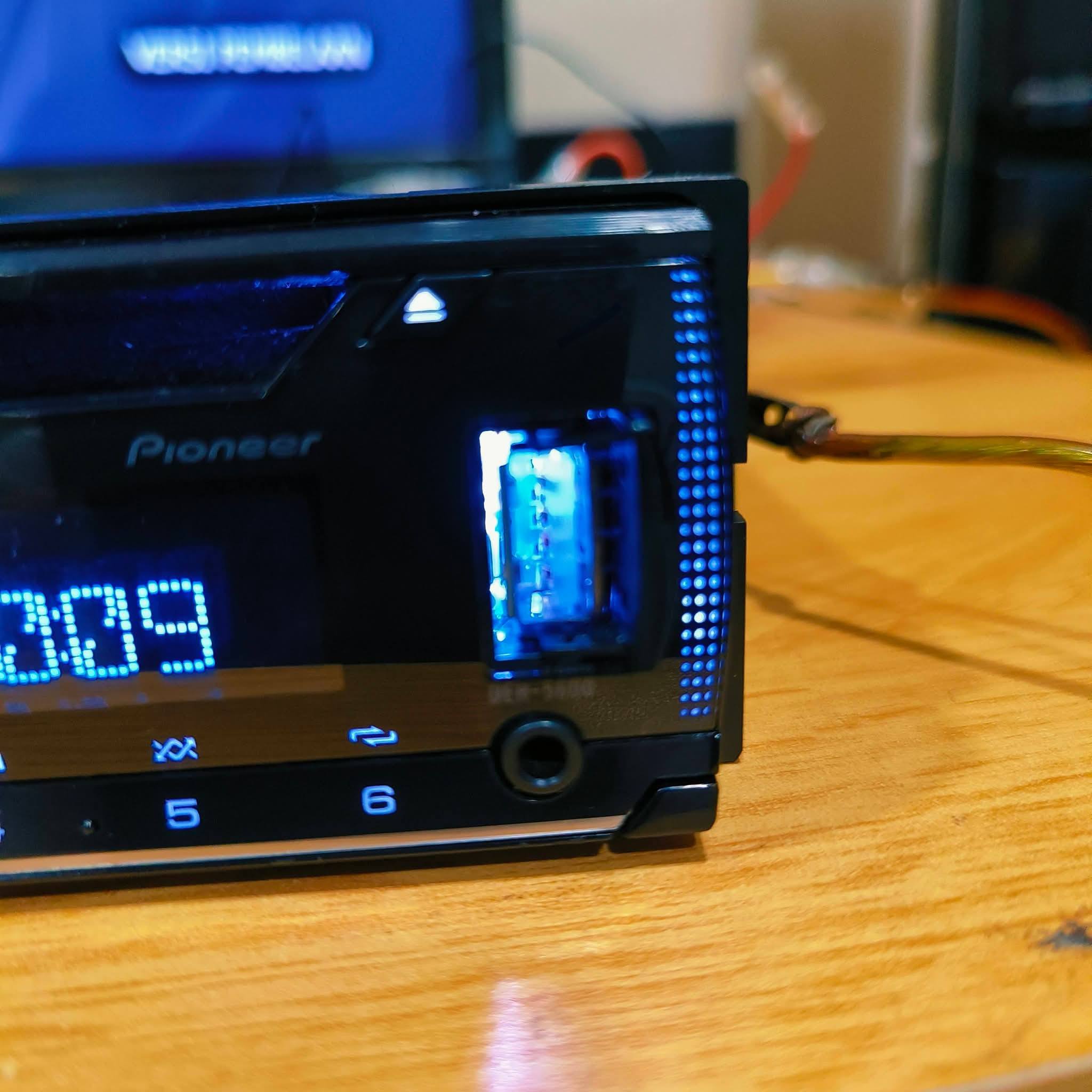 Pioneer Carrozzeria DEH-5600 Bluetooth CD MP3 AUX USB FM99 