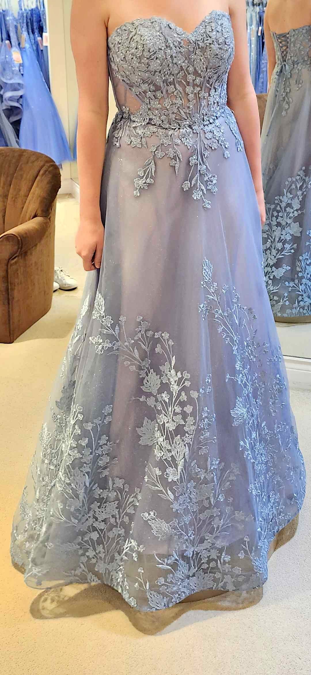 formal dresses in vancouver for sale Vancouver, British Columbia us-8-instock