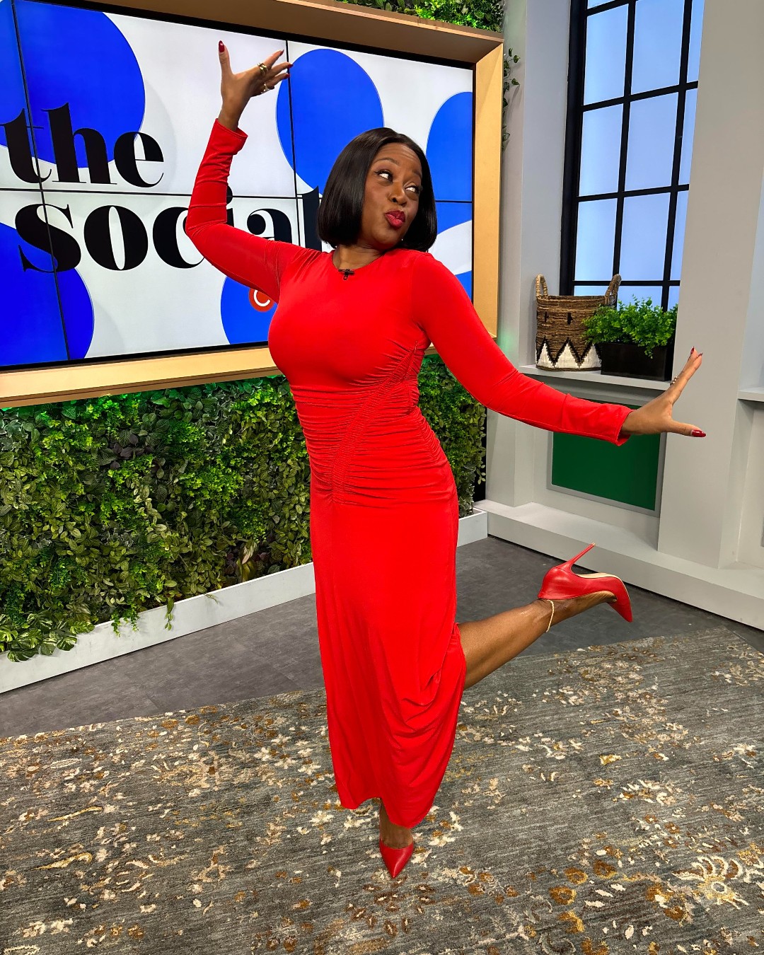 red dress and green shoes a vision in ❤️❤️❤️ Andrea Dress: A.L.C. Shoes: Gianvito Rossi Anklet: Jenny Bird #whatwewore #ootd how to style a red dress