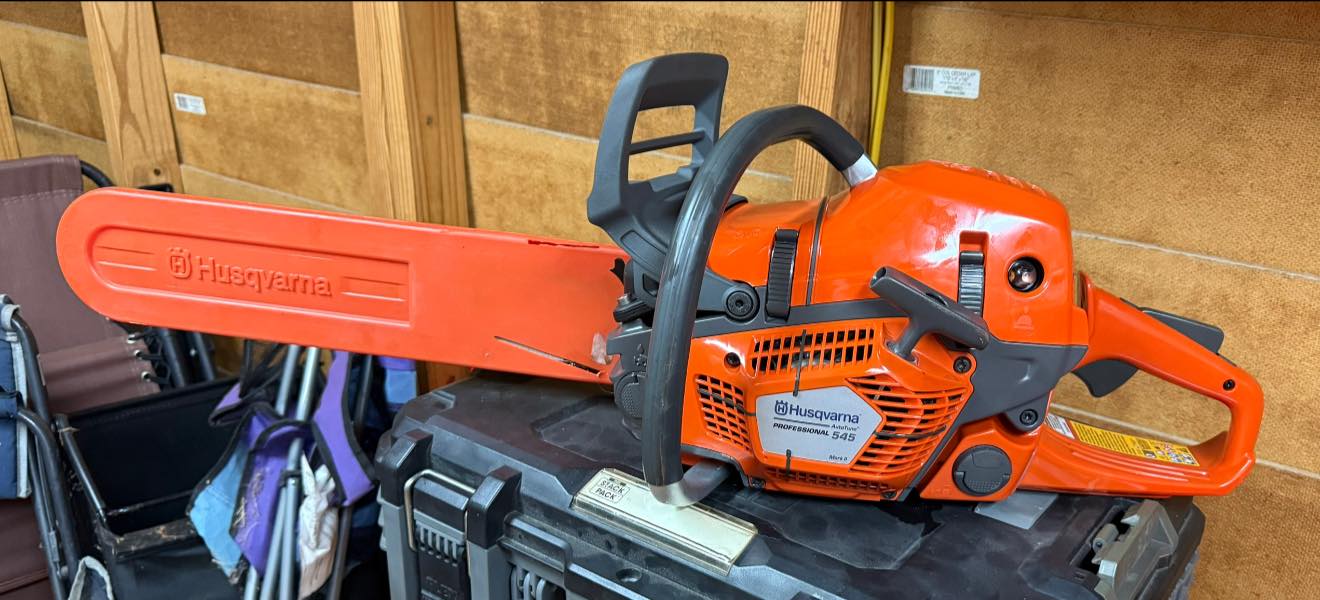 How to mount a scrench on a Husqvarna 545 Mark II?