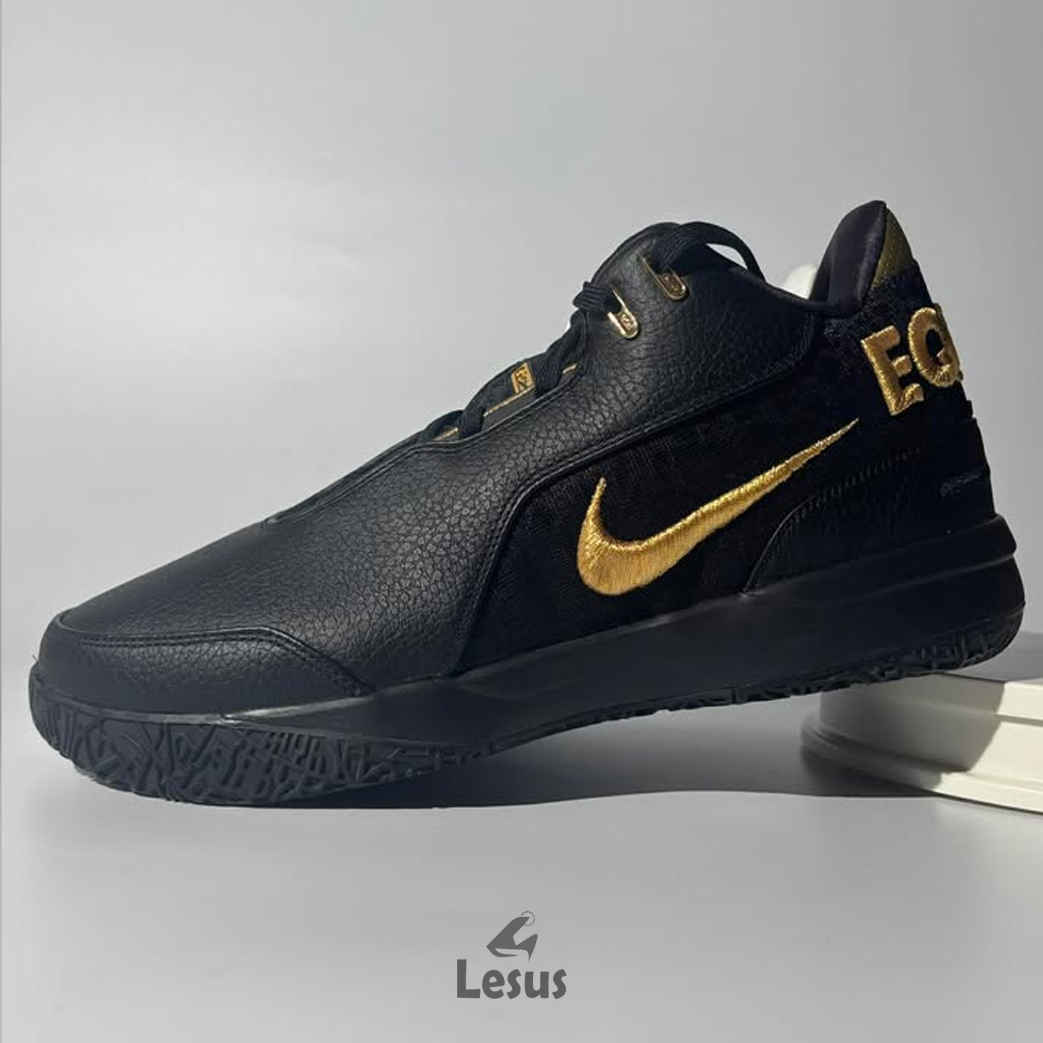 Clean look. Heavy performance. NIKE ZM LEBRON NXXTGEN AMPD WHITE 