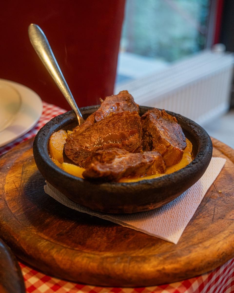 Country - Muskuj viçi të shijshëm, gatuar në mënyrë perfekte në ...