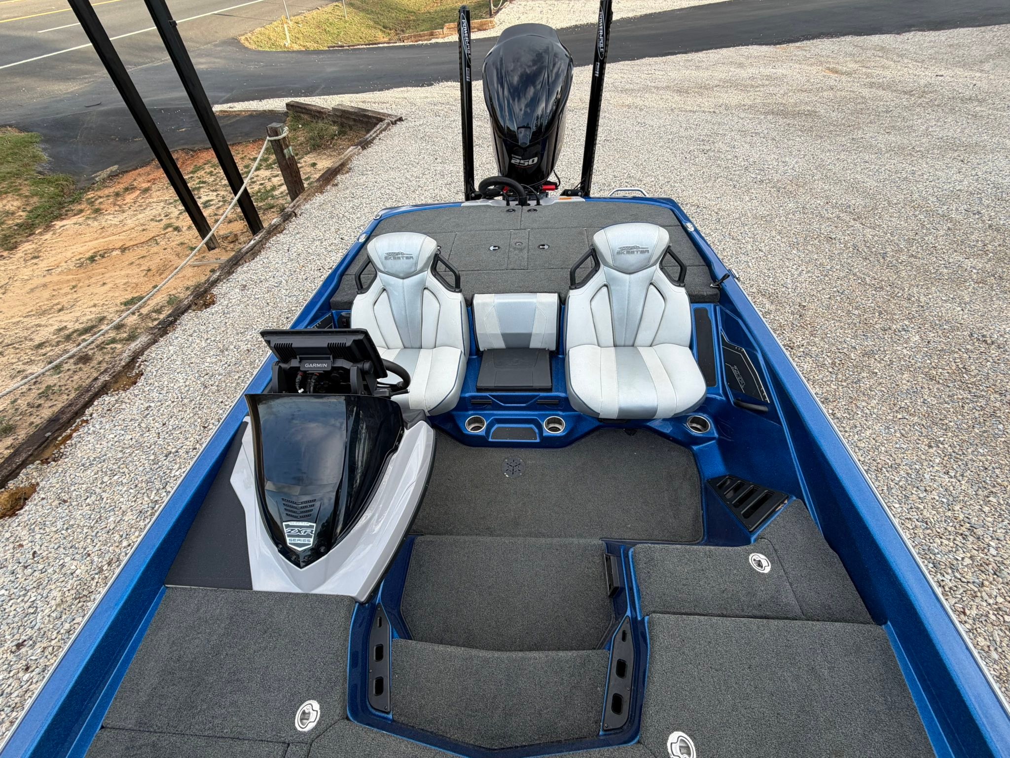 For sale: 2021 Skeeter ZXR21 — Super clean, low hours - Engine