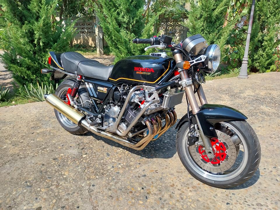 Fuel injected CBX1000, ZX9R running gear