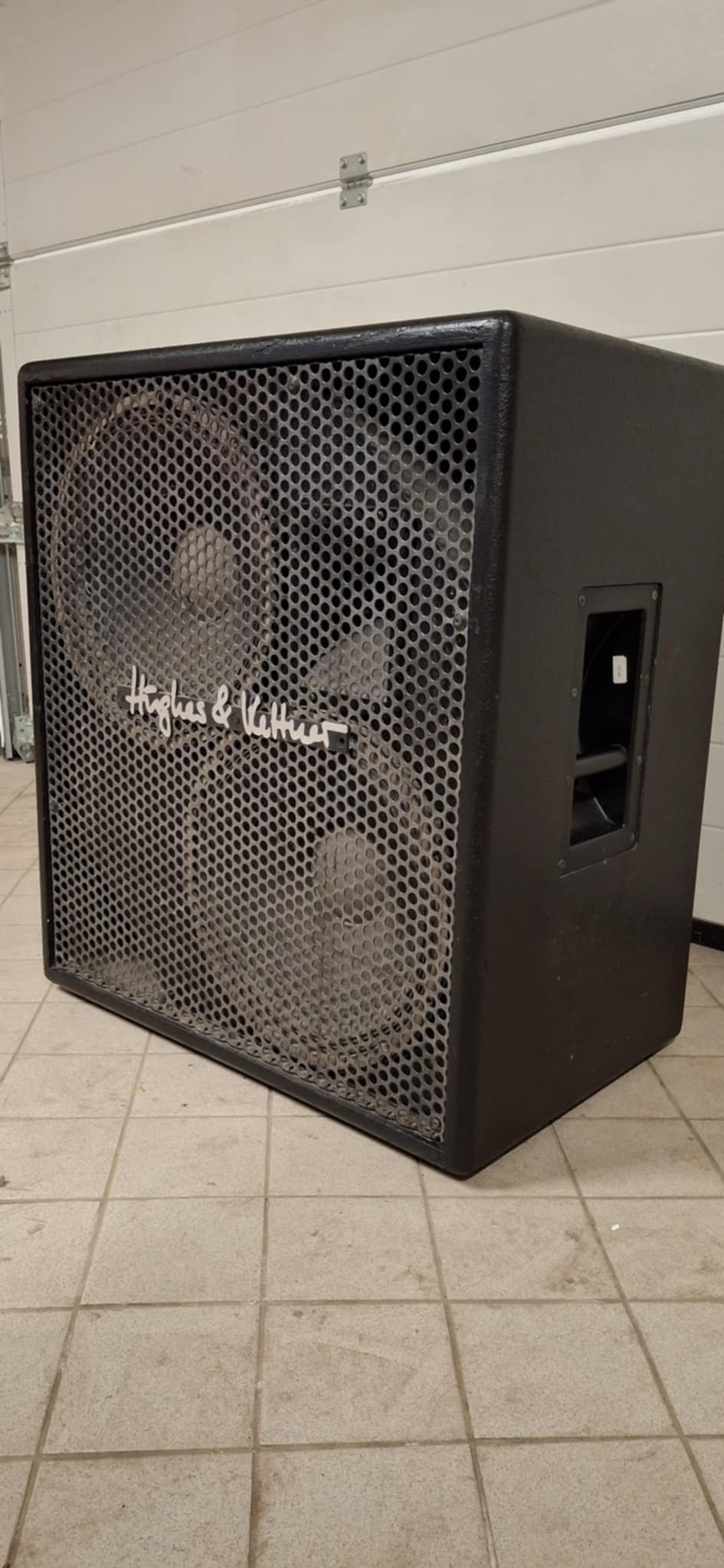 Hughes & Kettner 215H Bass Cabinet, 2x15 speakers, 600 Watts @8