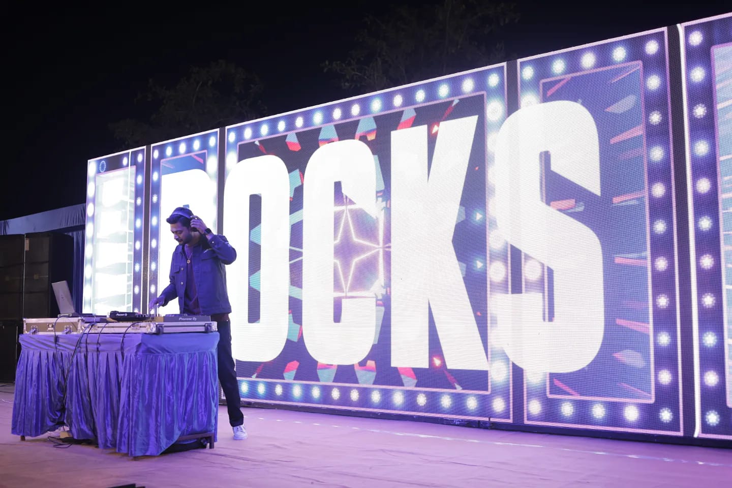 DJ ROCKS