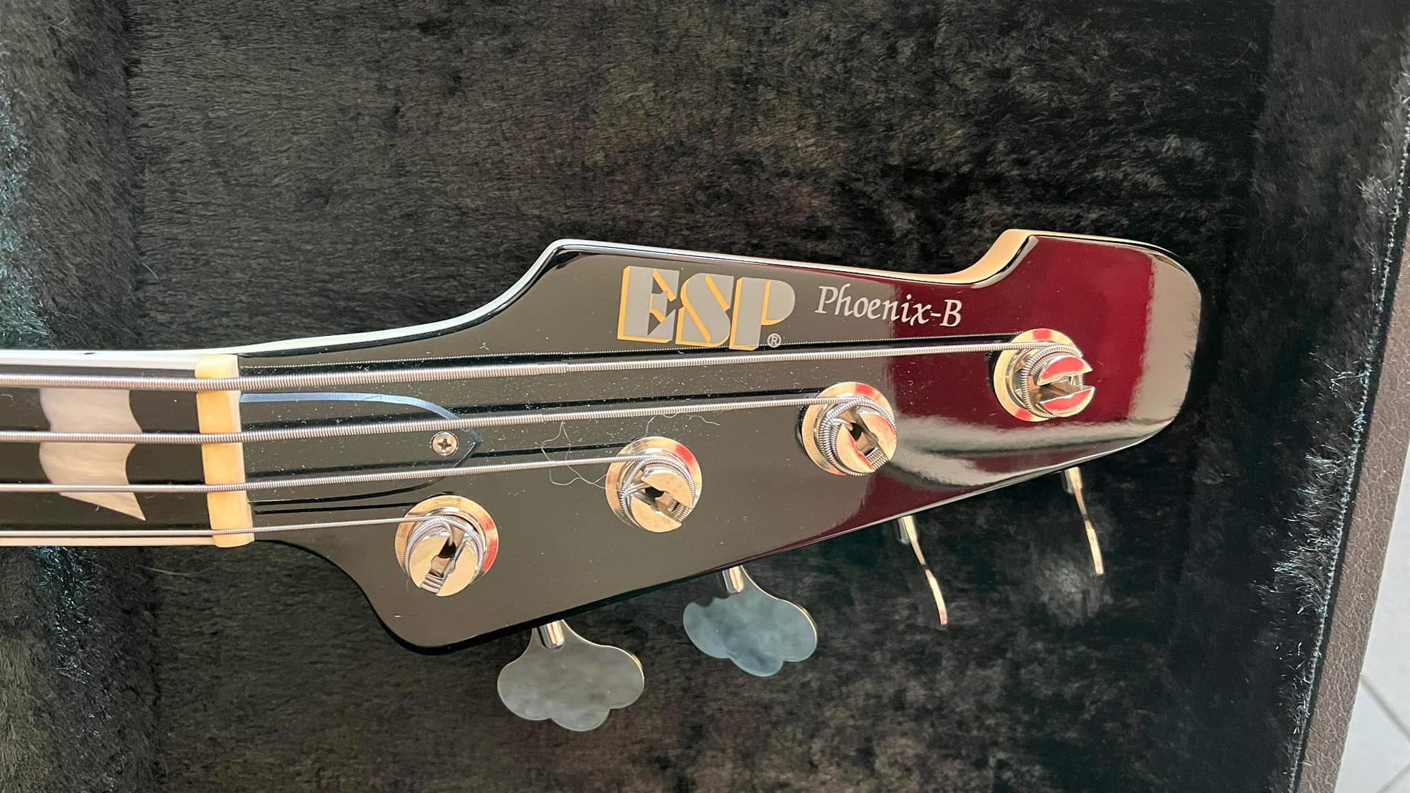 For sale ,bass guitar ESP Phoenix+case.2000 E