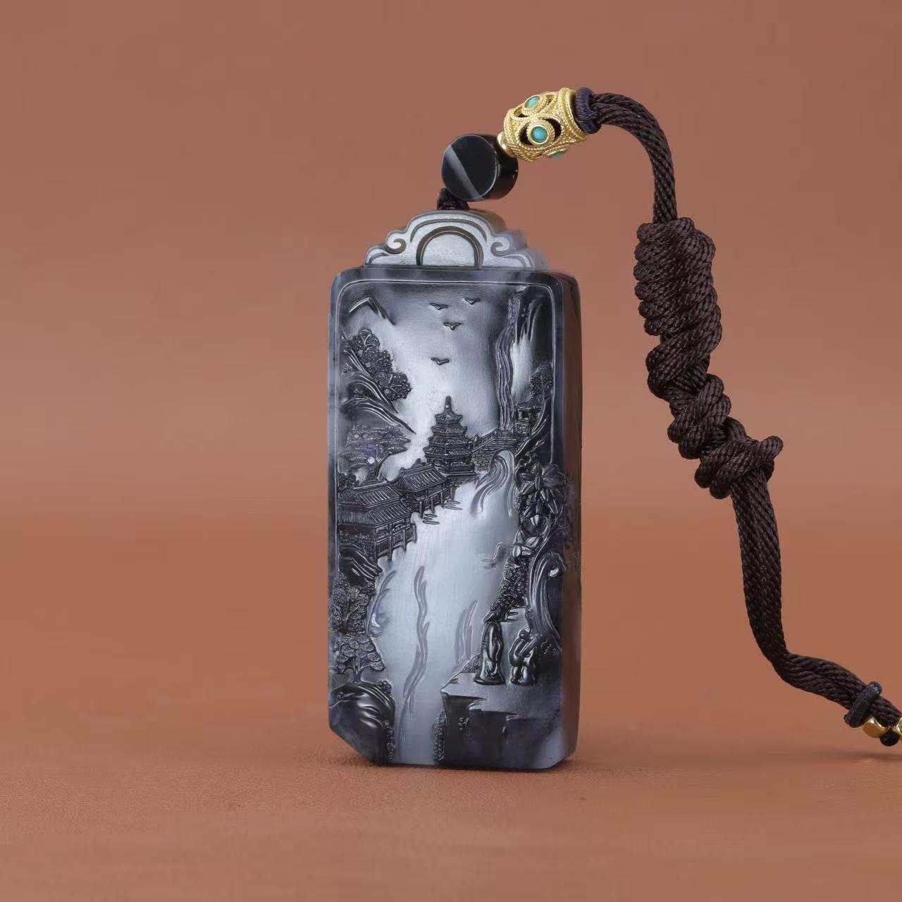 这是和田玉青花山水玉牌，玉质结构细腻，牌型方正厚实，牌头做仿古纹饰