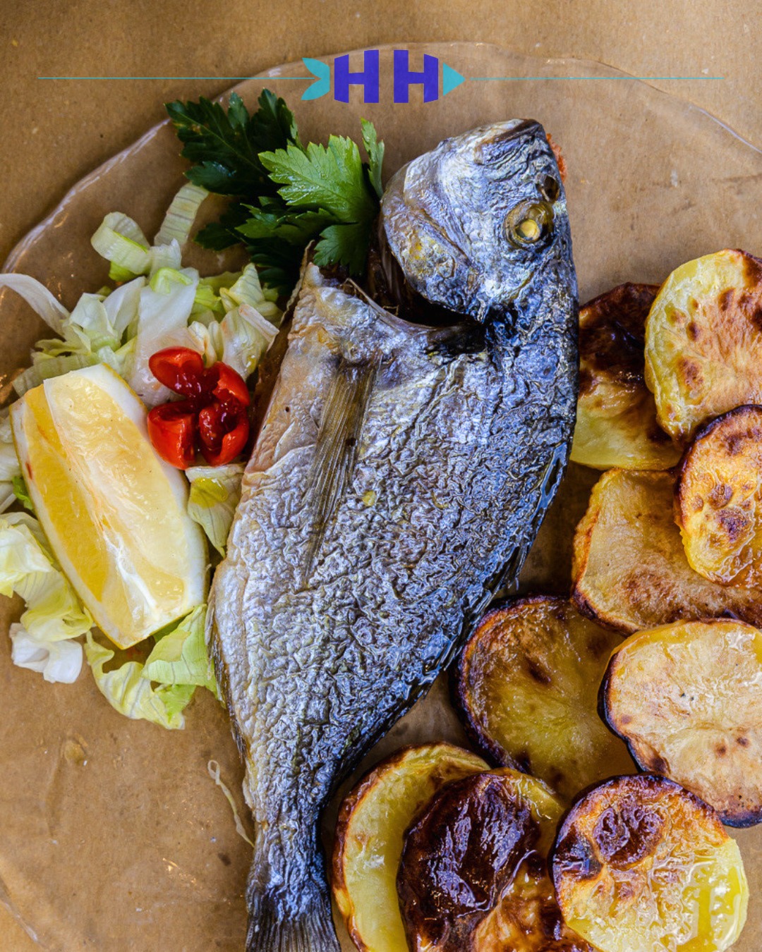 FisH - 🐟 Orata al forno con patate… a soli 10€! 😍🥗🥔 Un piatto completo ...