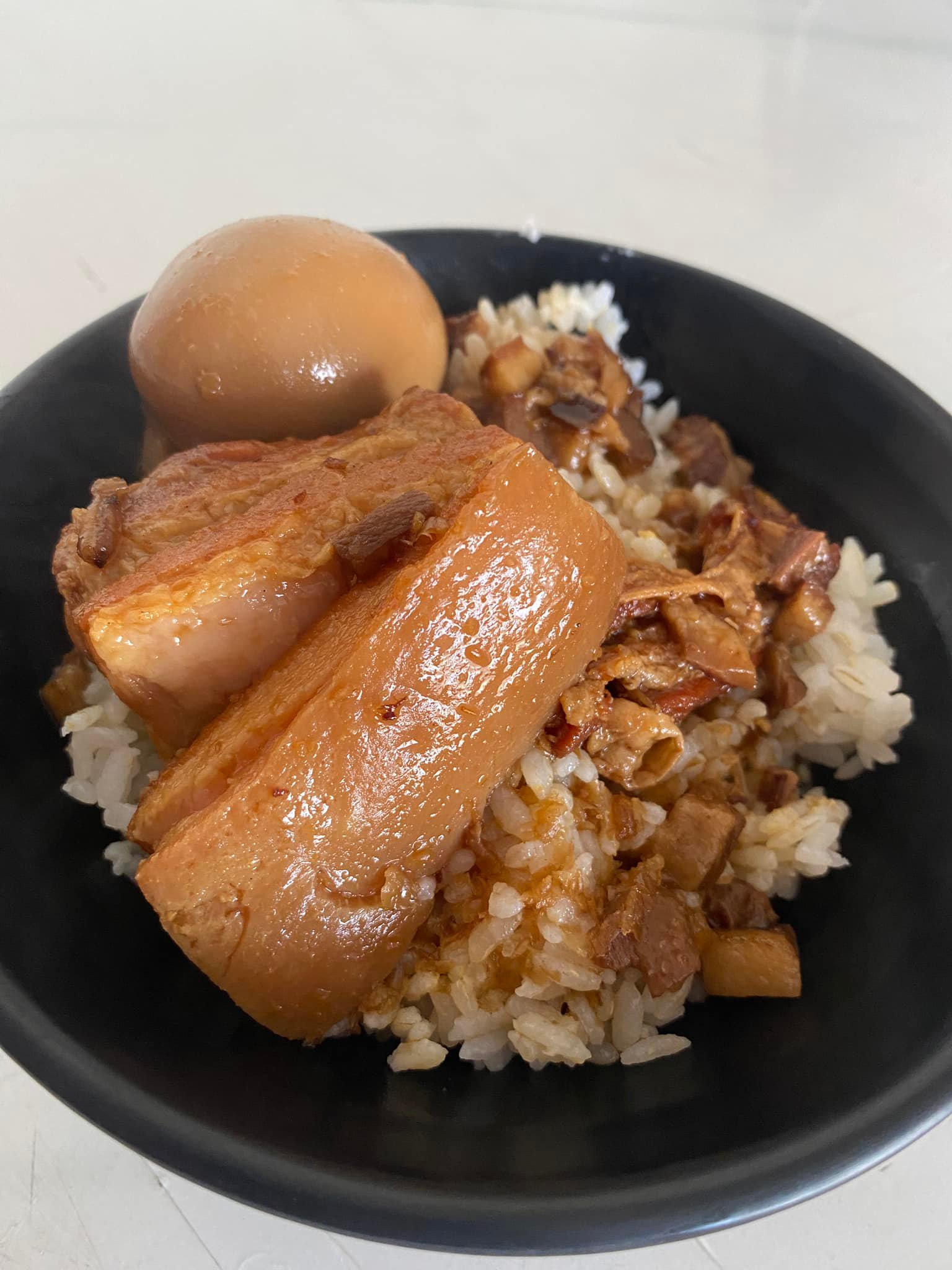 榕樹下豬血湯 - 吃飯時間，也是要給大家看一下 榕樹下豬血湯的新菜色 🍖紅燒控肉飯🍖... | Facebook
