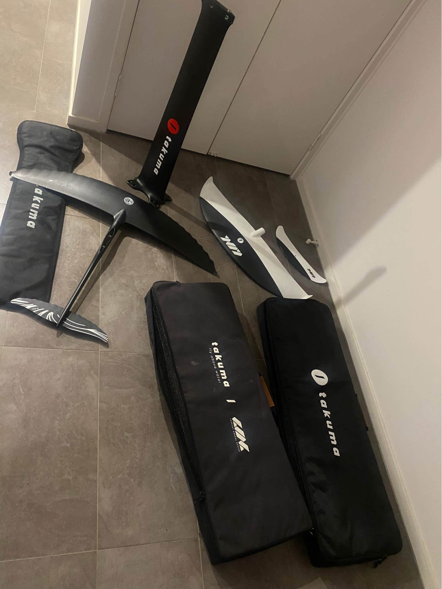 Takuma foil wing sets. 85cm full carbon mast in perfect condition 