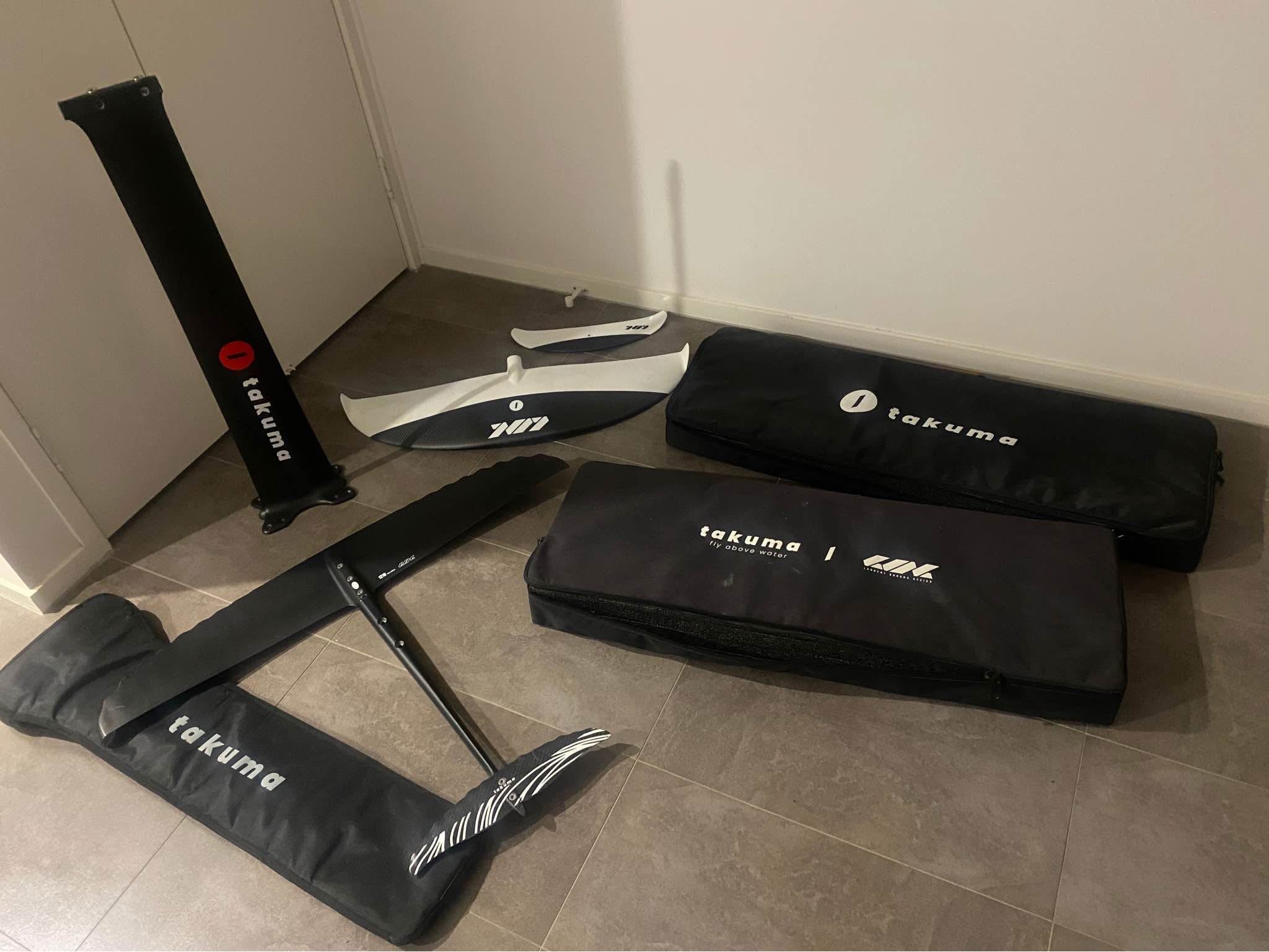 Takuma foil wing sets. 85cm full carbon mast in perfect condition 