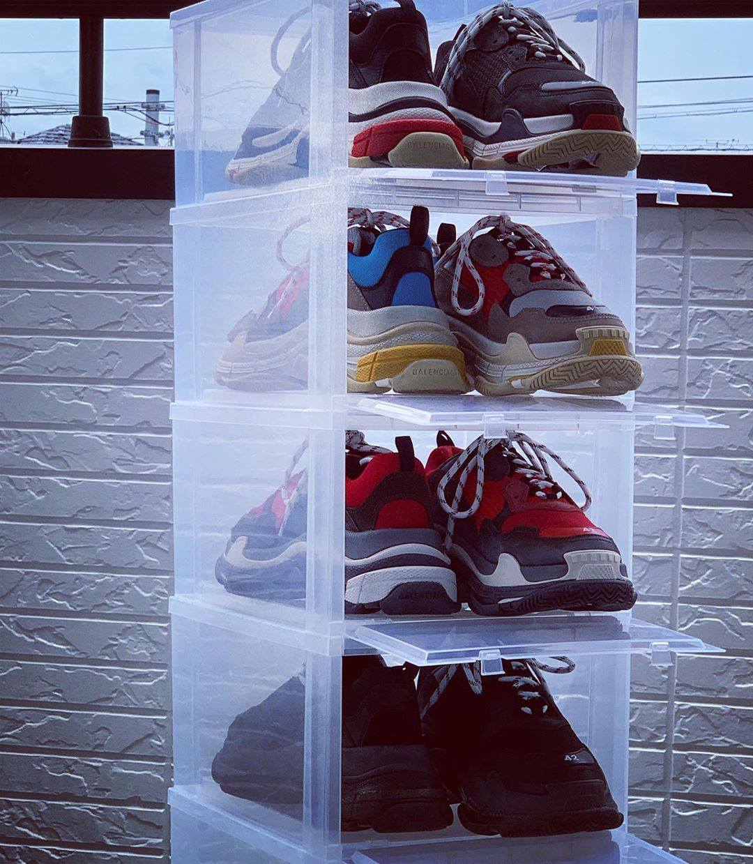 Tower Box - สายรองเท้าสุดคูลอย่าง Triple S... | Facebook