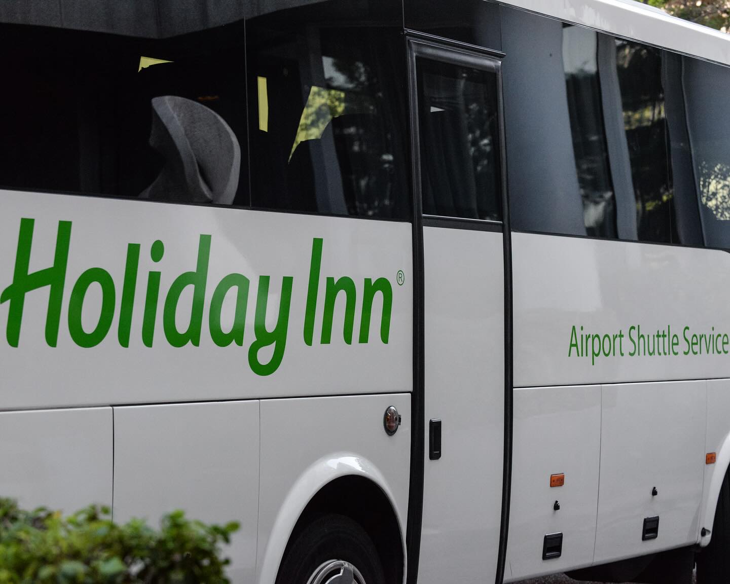 holiday-inn-shuttle-bus