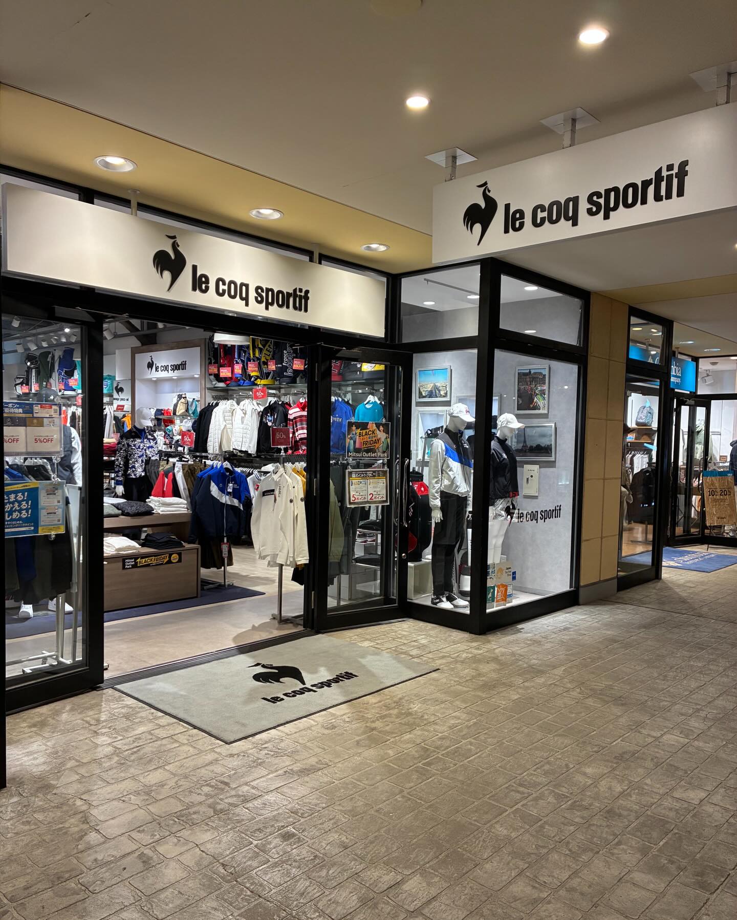 幕張アウトレット衣類、バック 三井アウトレットパーク 幕張 - 三井アウトレットパーク 幕張 added a
