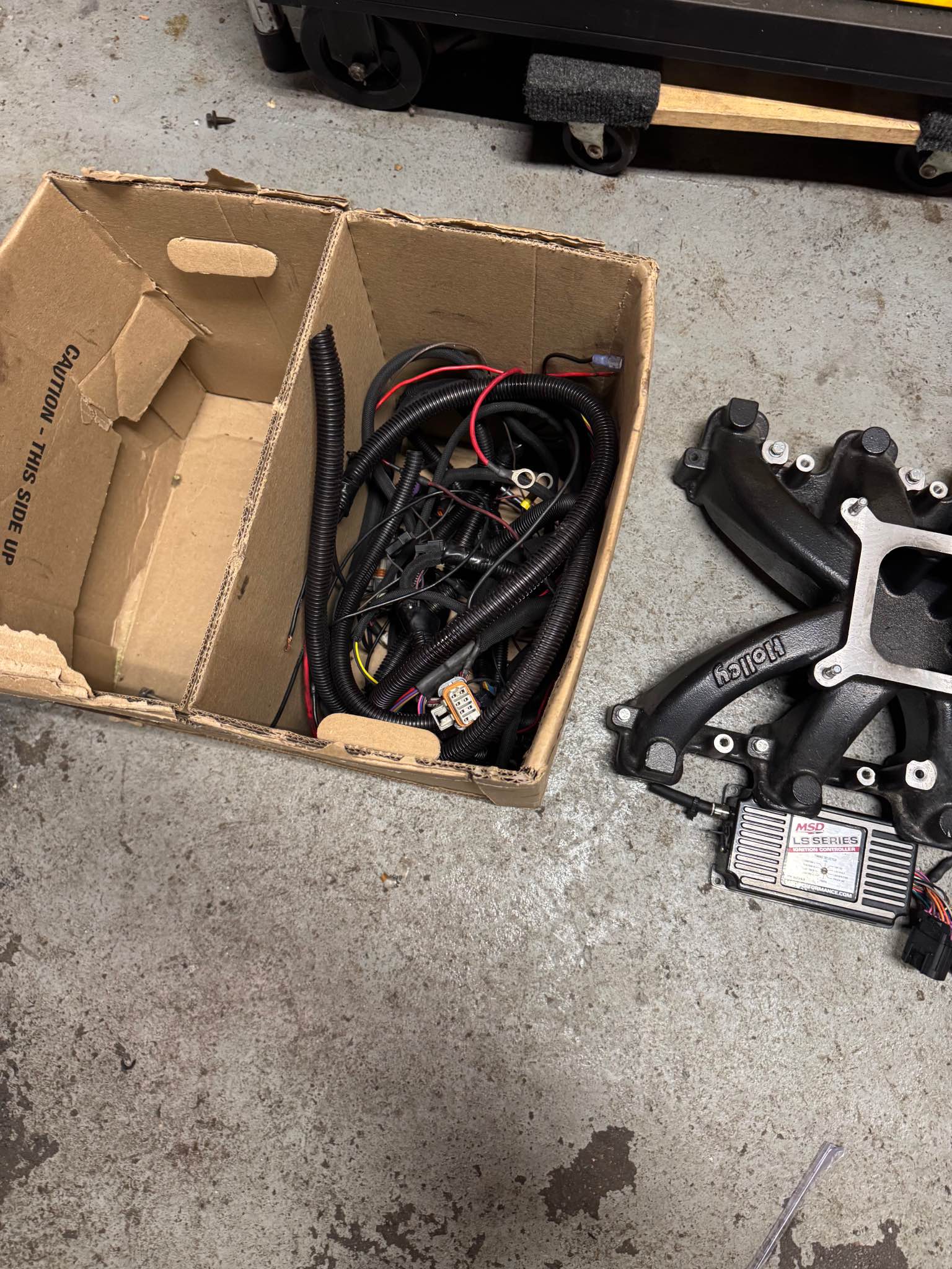 LS Holley carburetor intake Rectangle ports And LS series msd box - Car ...