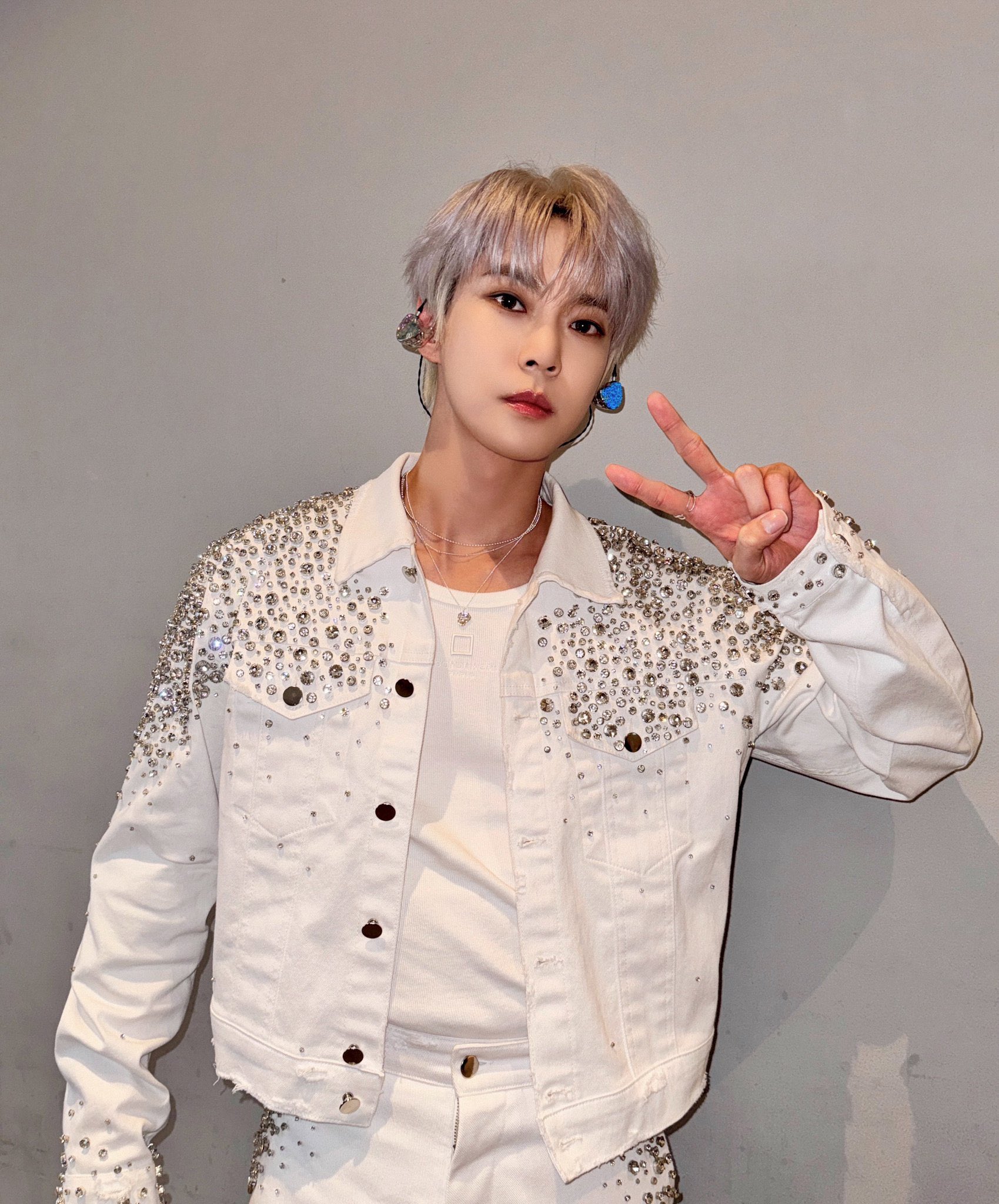 ABS-CBN - The Manila stop of K-pop singer Doyoung’s “Dear Youth ...