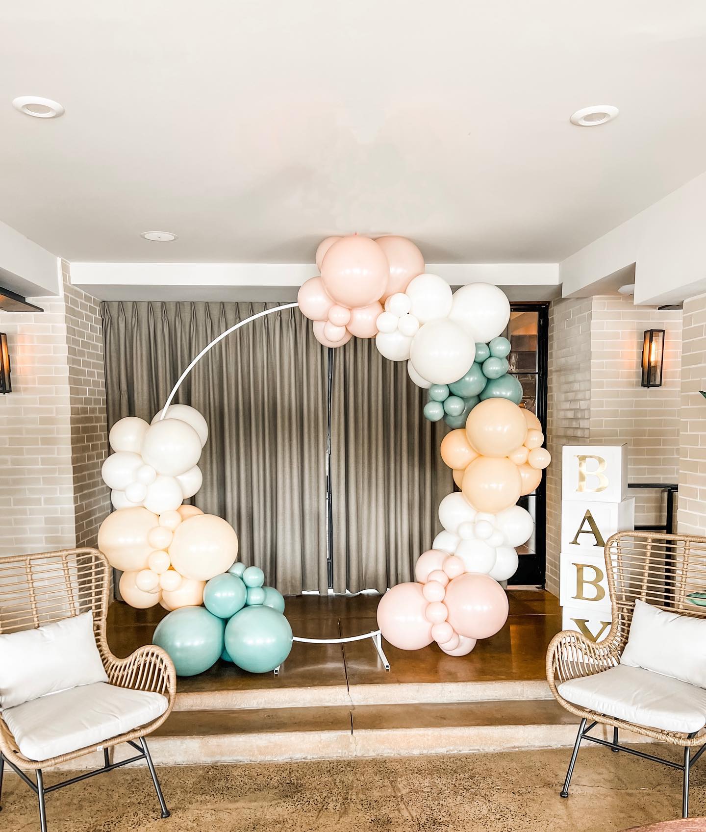🤍 Boho Chic Baby Shower 💛... - Up in the Air Balloons | Facebook