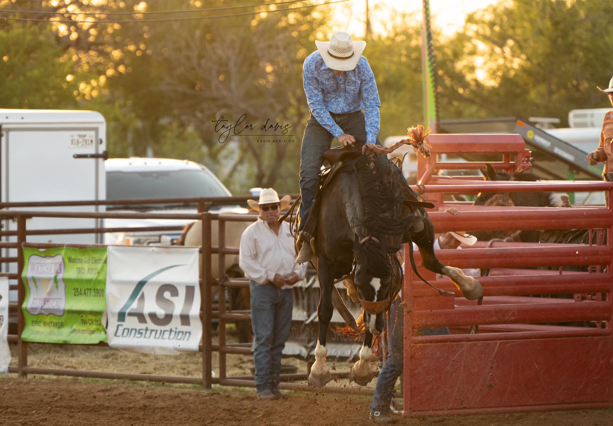 Saturday Night Rodeo... - Stephens County Rodeo Association