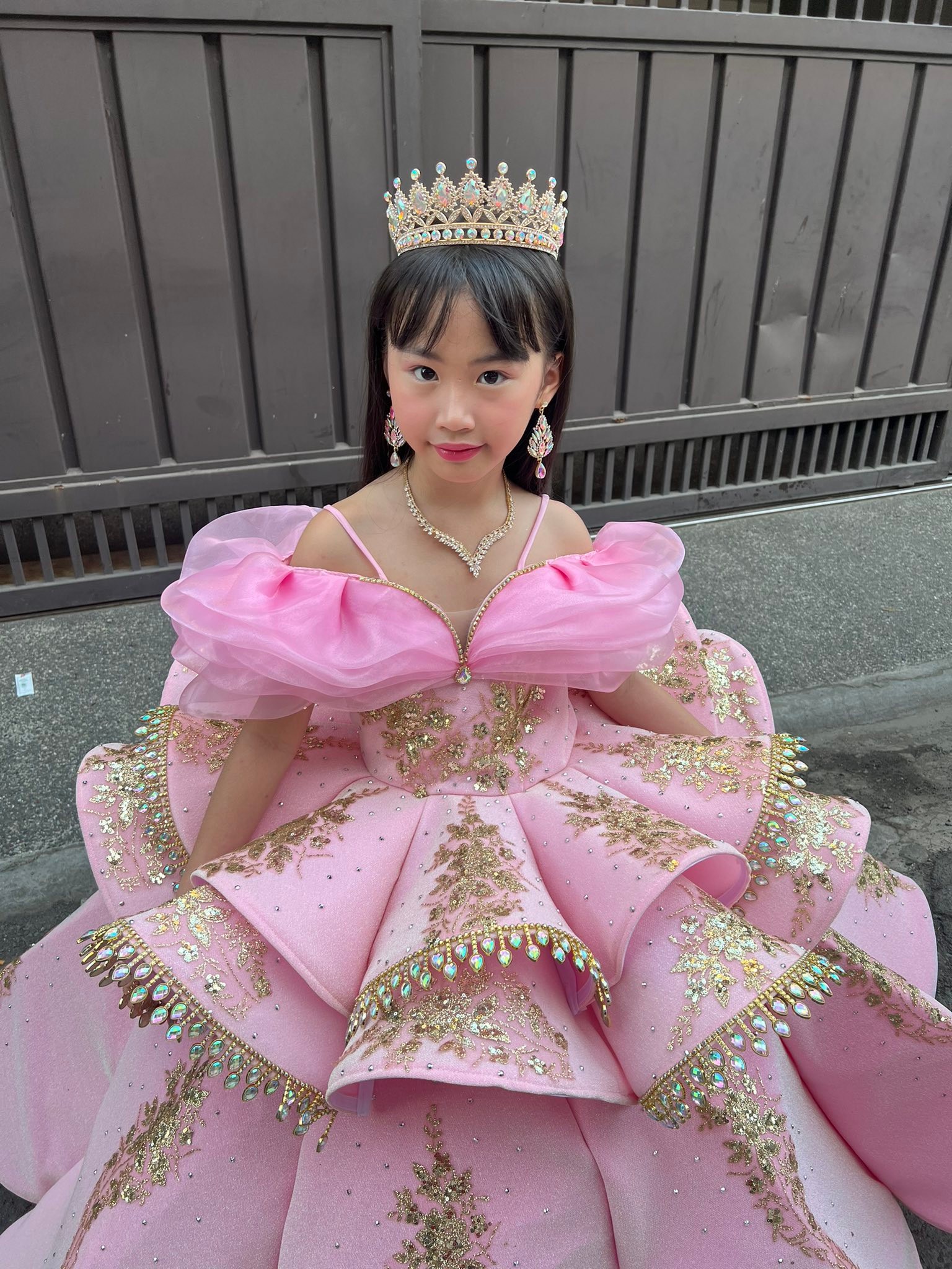FOR RENT: 2in1 Pink Princess Ball Gown. Complete accessories with Peticot