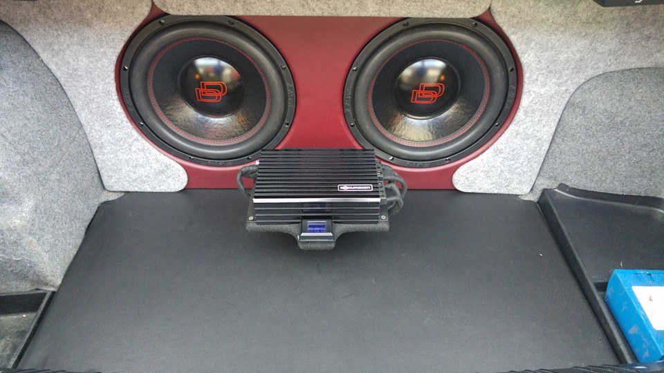 De Bmw M3 is afgeleverd... Car Audio Shop Mag t wat Harder