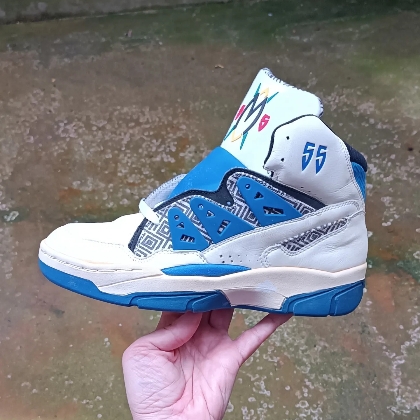ADIDAS MUTOMBO FROM 1992 DEADSTOCK WITH ORIGINAL BOX SIZE 8.5UK 42 
