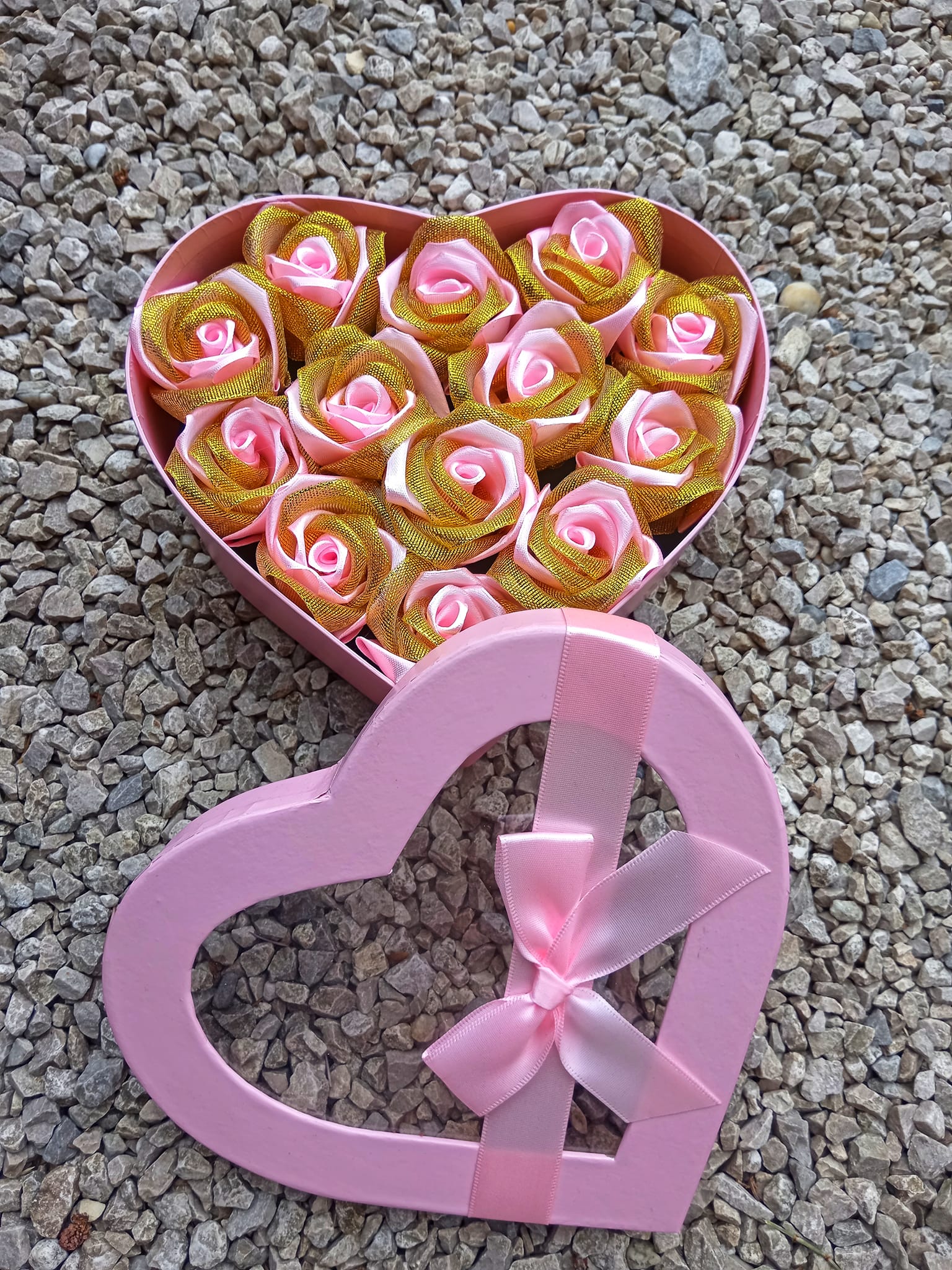 Craft roses by Erika - 🚪🌷💐 #ajtódísz #dísz #ajtókopogtató #ajtódekor # ...