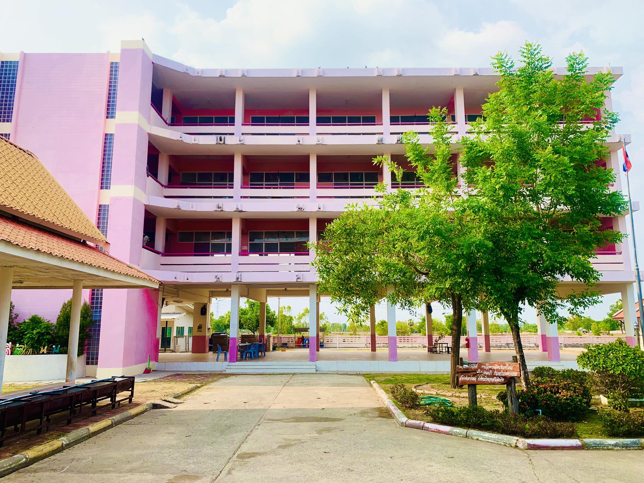 โรงเรียนอิน... - โรงเรียนอินทรวิทยา อำเภอสีชมพู จังหวัดขอนแก่น