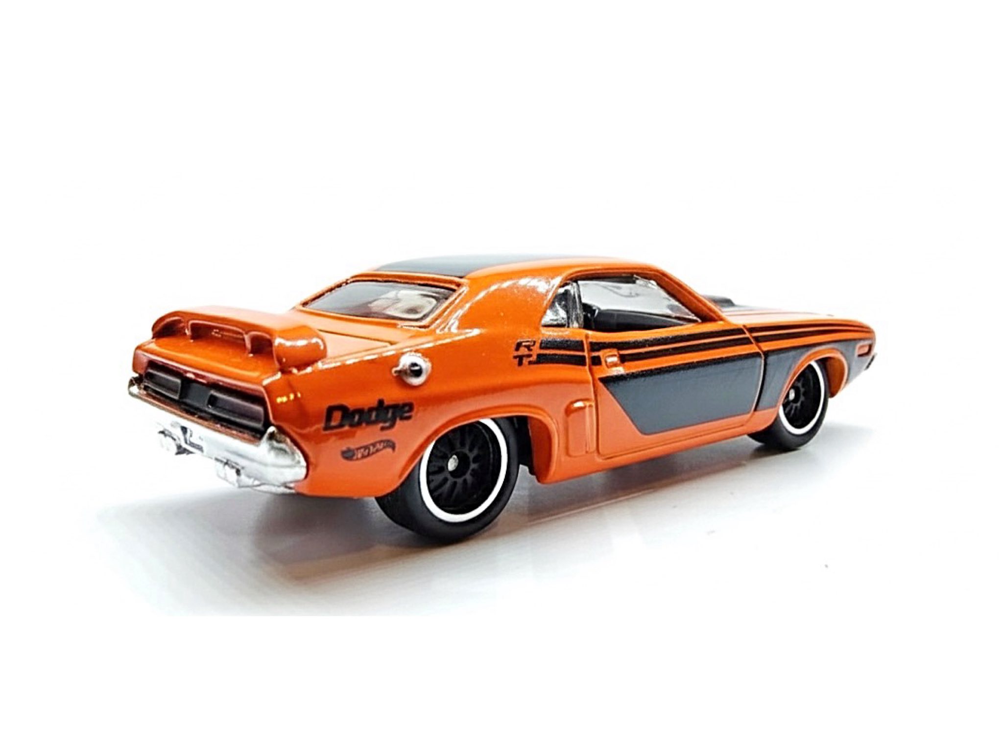 COLLECTORS… 🔥💪 '70 Dodge HEMI Challenger — Factory Custom is