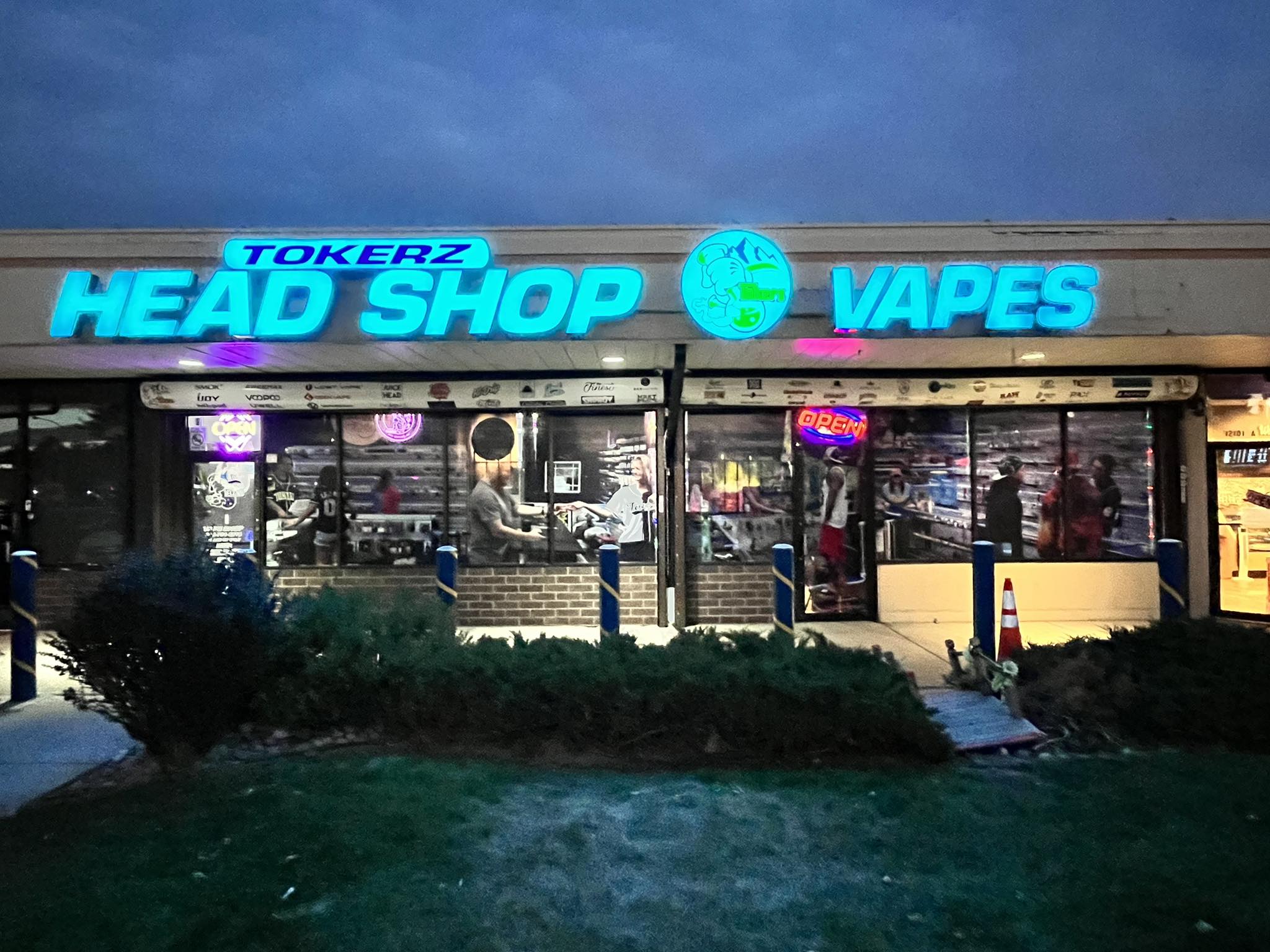 tokers vape and smoke Tokerz HeadShop 2ml e-liquid capacity SMOK Nord 4 Review FLAVOR:MANGO PEACH APRICOT