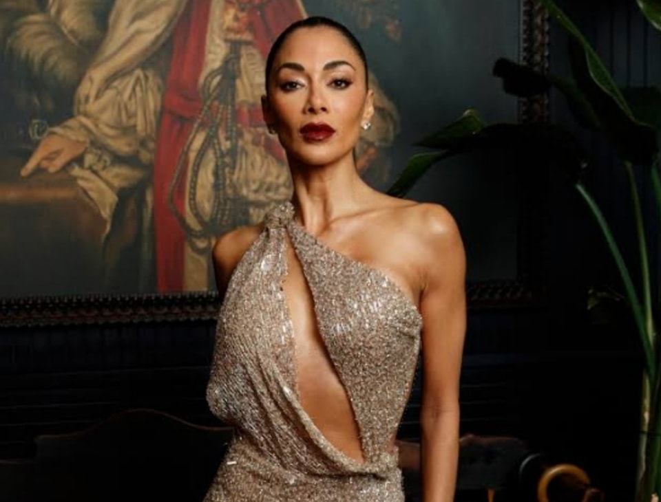 nicole scherzinger gold dress Born on June 29, 1978, in Honolulu, Hawaii, turns 46 today! 💕 From her early days to becoming a global star, she's known for her role in the Pussycat Dolls smocked waist cotton dress