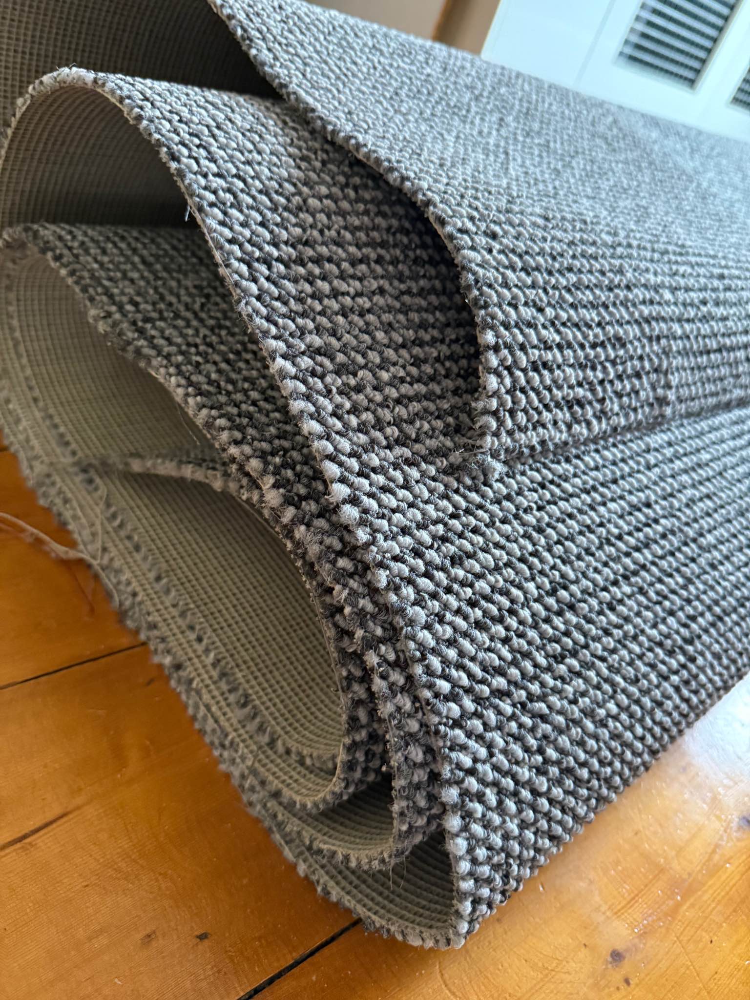 13 x 8ft grey carpet (approx 4 x 2.4m) with strong backing. Brand new ...