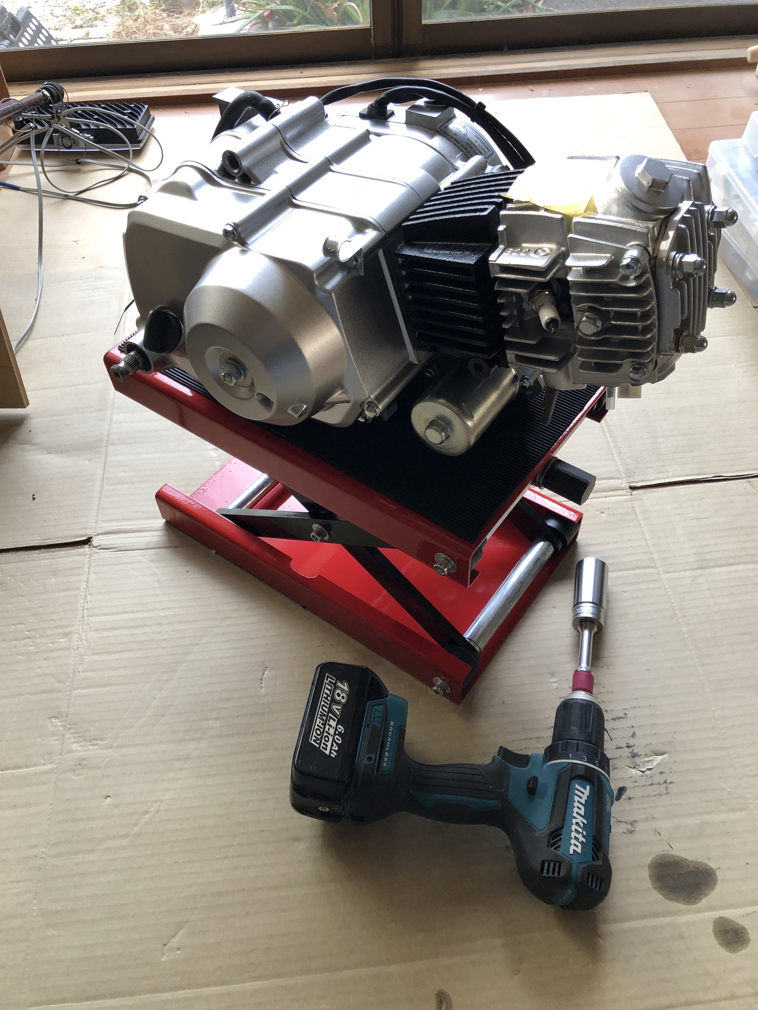 バイクリフト買いました** 独りでエンジンの積み下ろしは結構大変だし 