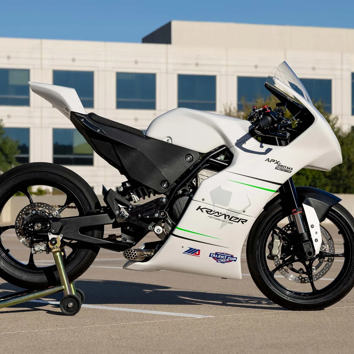 専用③ Here's your JR Cup replacement bike. What do you think?