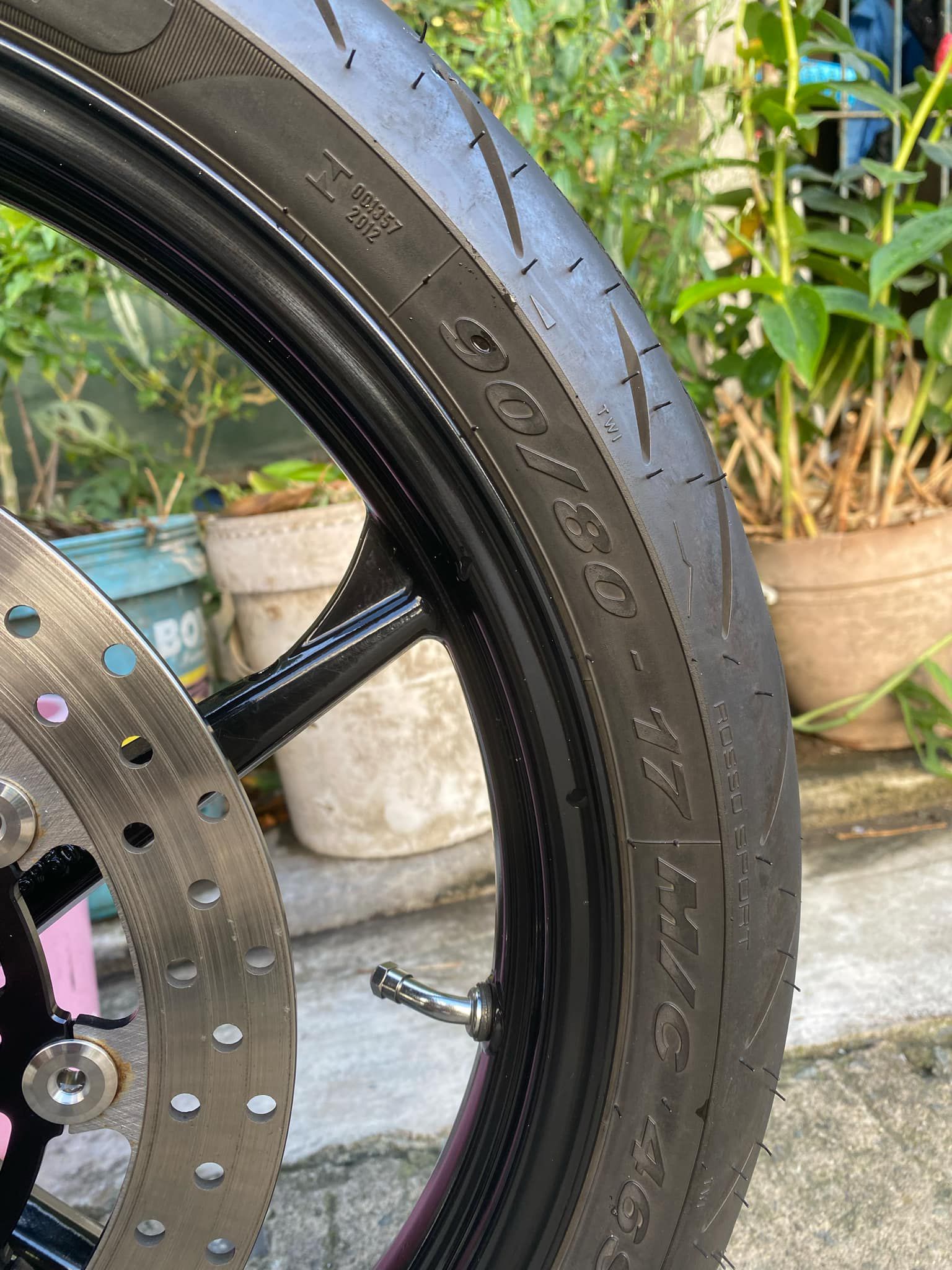 Pirelli Diablo Rosso Sport Front- 90/80/17 Production Date: 48/23 