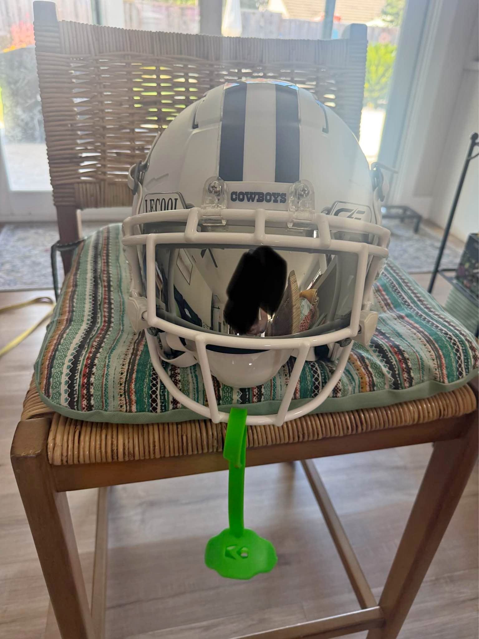 cowboys schutt f7 helmet PRO without the use of a handheld pump Boasts a sleek Schutt F7 VTD Collegiate Football