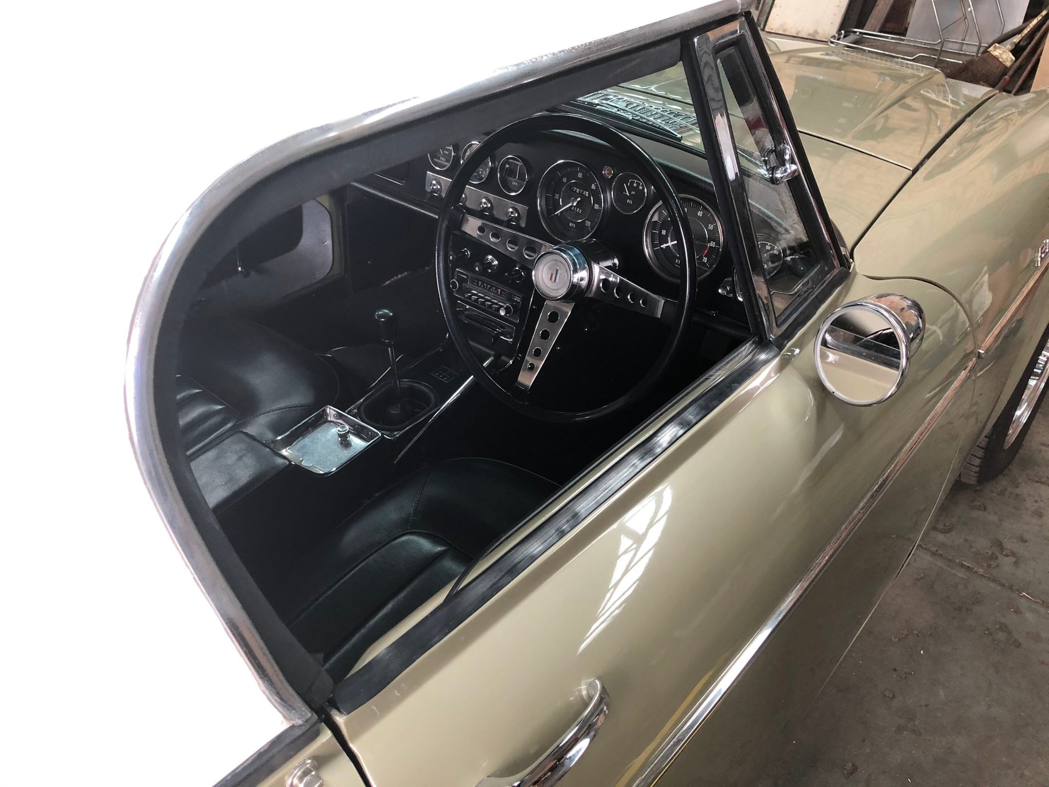 Merry Christmas to Datsun Fairlady Roadster owners