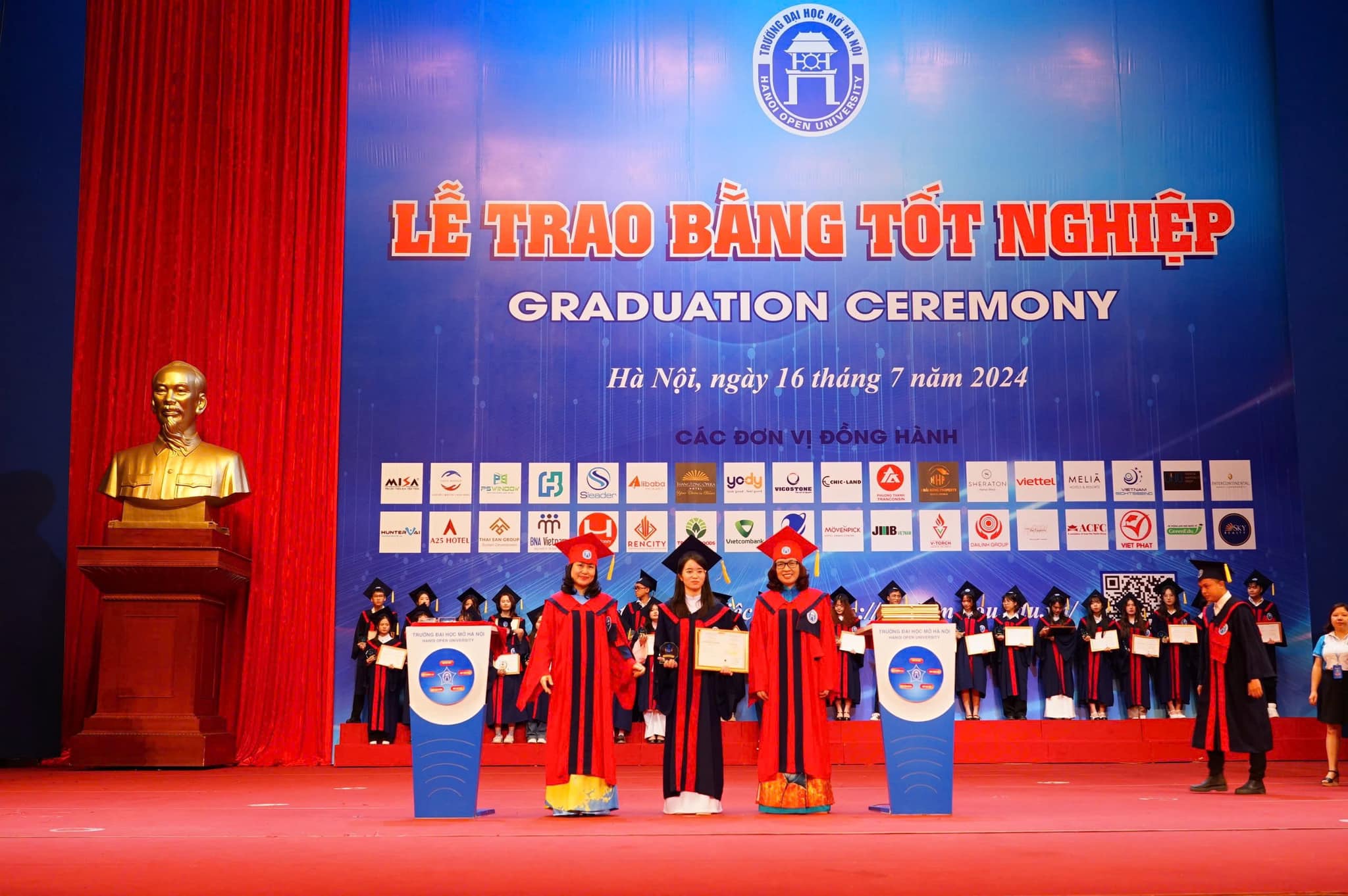 🎊🎊[CHÚC MỪNG TÂN THỦ KHOA ĐẦU RA CỦA... - Sinh Viên Fithou | Facebook