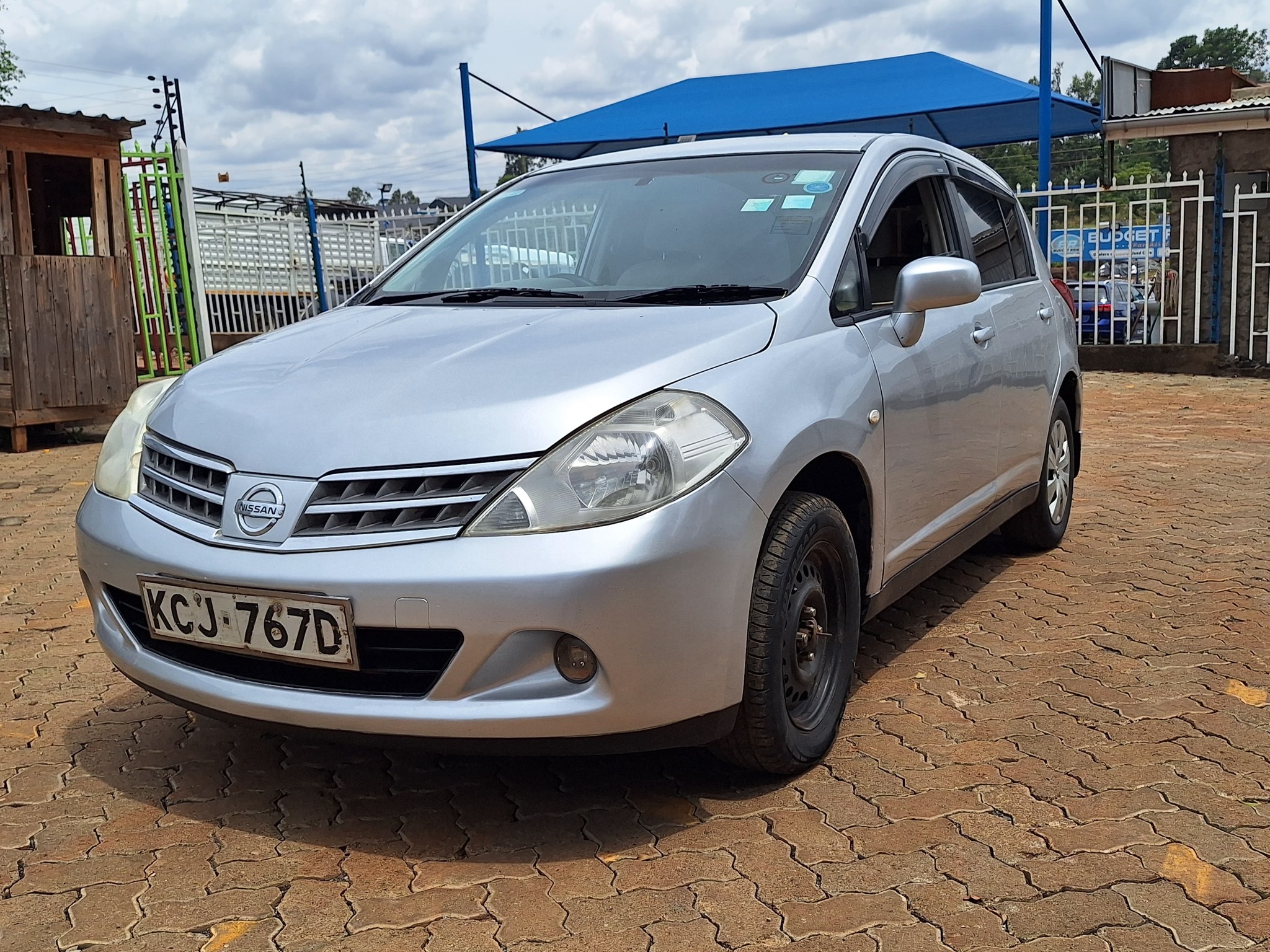 Nissan TIIDA KCJ, Year 2009 1500cc Hatchback 2 wheel drive Half 