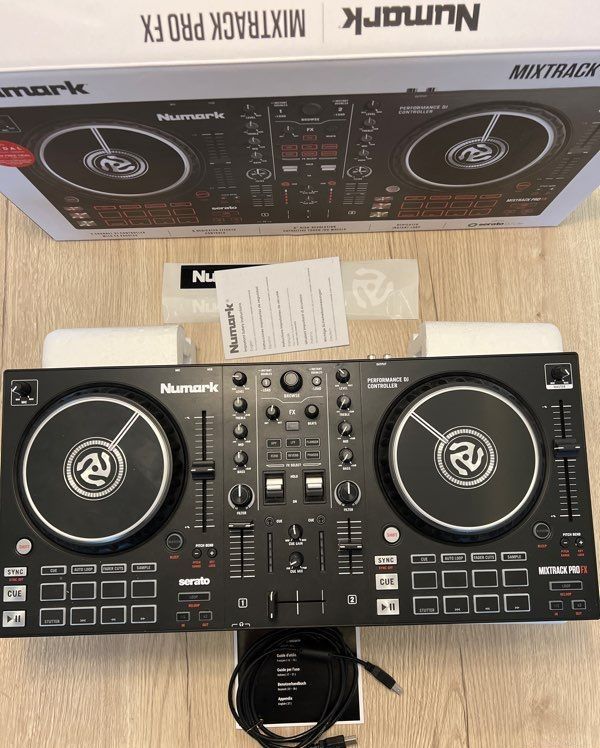 Khanka Dur Cas étui de Voyage Housse Porter pour Numark Mixtrack Platinum/pour Platinum FX Contrôleur DJ 4 Voies.(Cas Uniquement