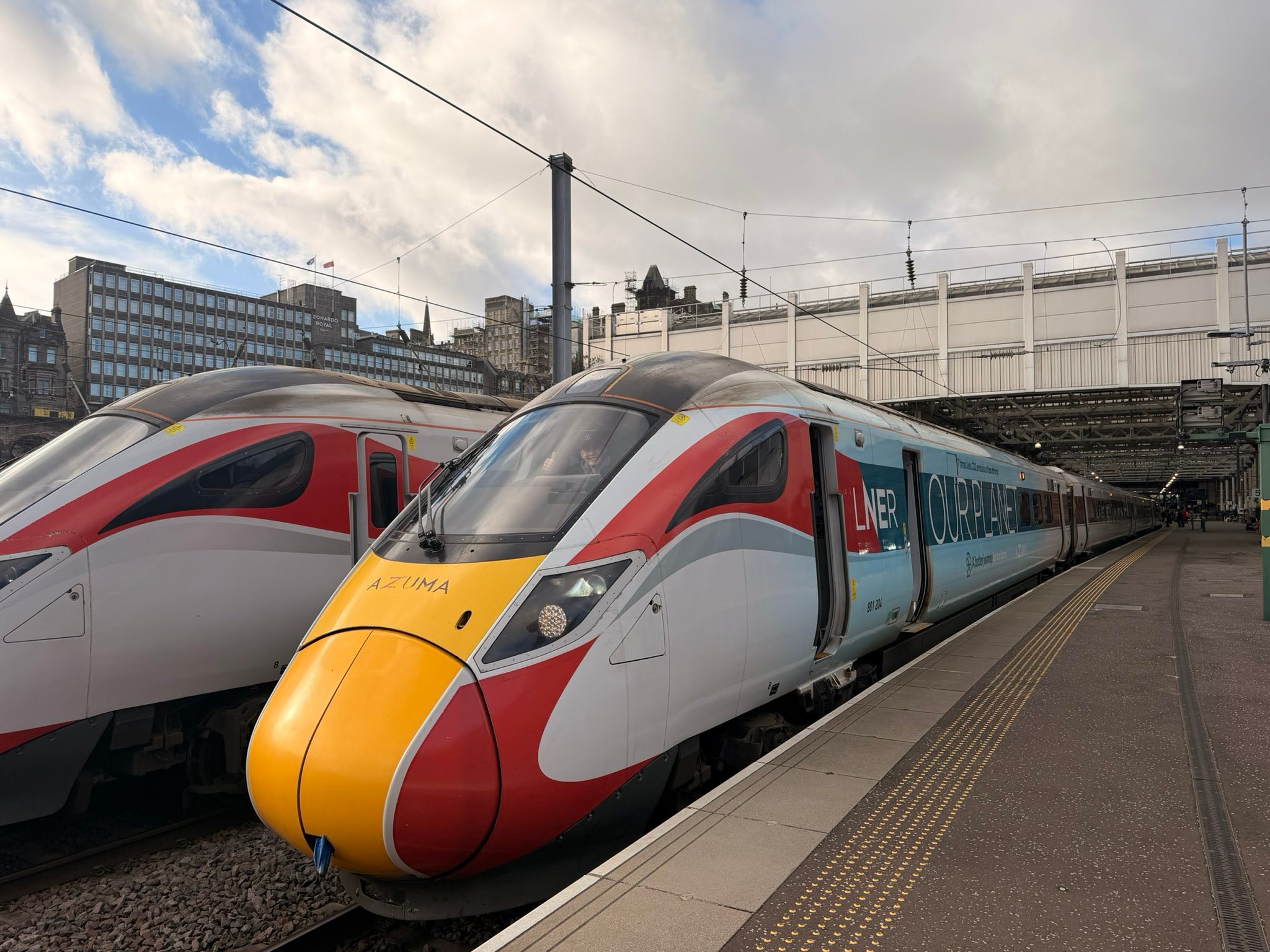 Cabbed 801 204 1E12 1100 Edinburgh - Kings Cross before it left!