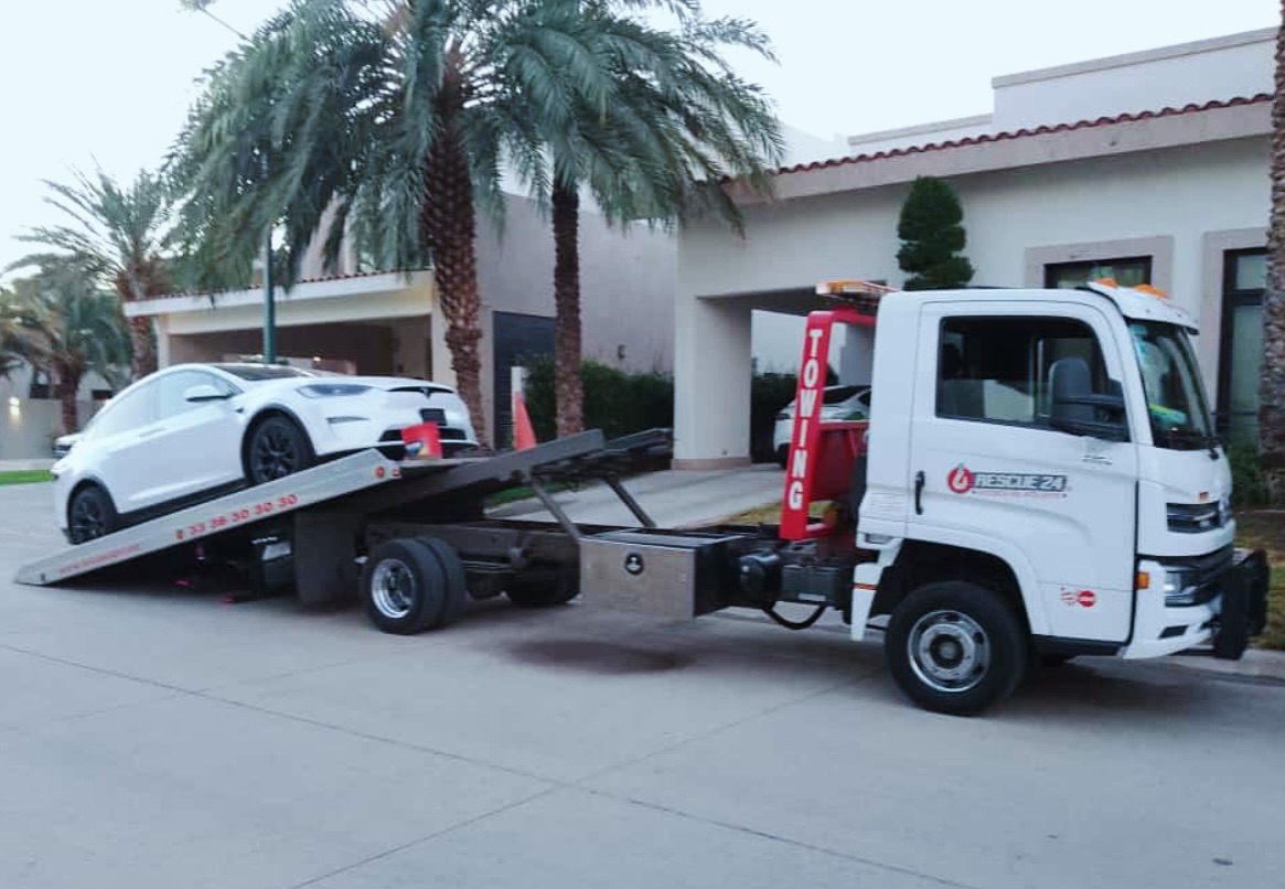 #tesla... - Rescue 24 Asistencia vial inteligente | Facebook