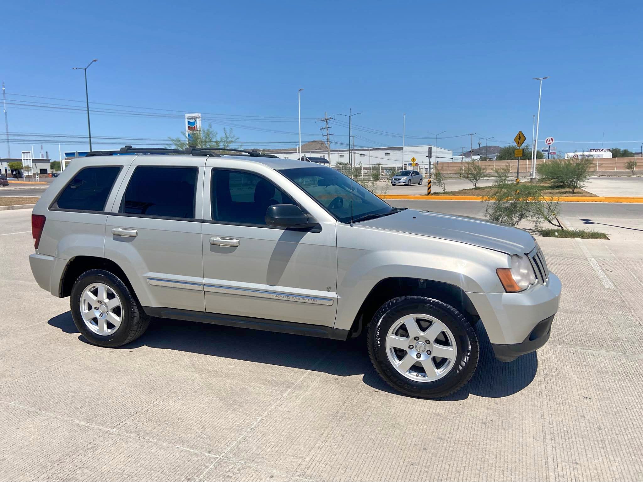 Body Moldings & Trims for 2007 Jeep Grand Cherokee